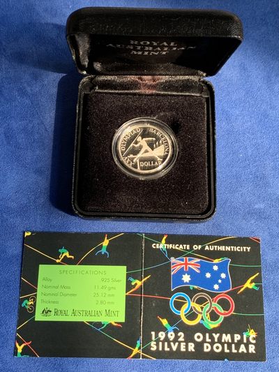 《竞宝斋》第239场-周日，周一 年终拍场 (全场包邮) 澳大利亚1992年奥运会标枪银币 盒证齐全