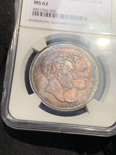《竞宝斋》第239场-周日，周一 年终拍场 (全场包邮) NGC-MS62 1831S 德意志萨克森邦国新宪法纪念泰勒银币 浓厚黑包浆 背面的宪法卷轴 环五彩转光 美轮美奂 不可错过
