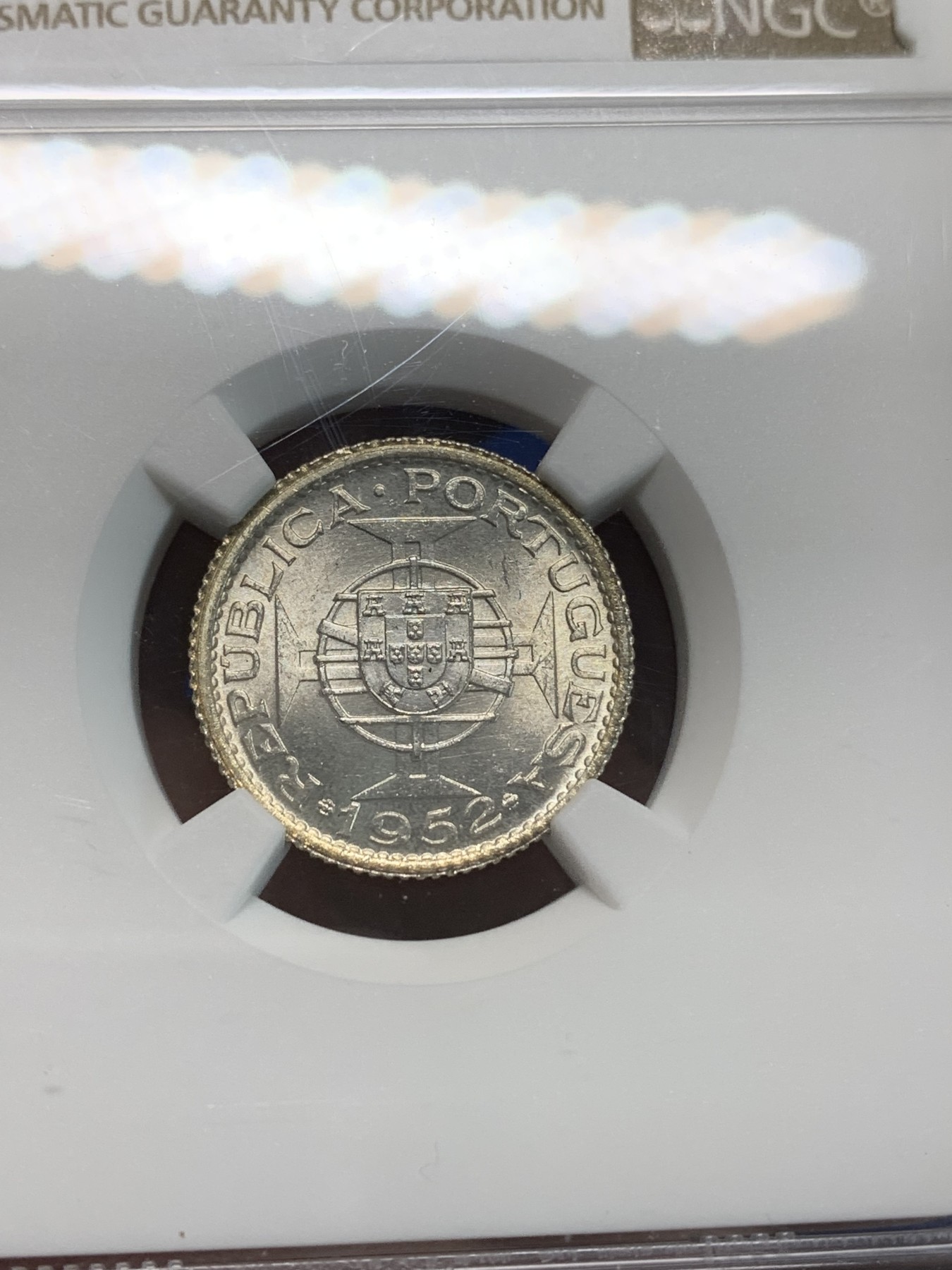 《竞宝斋》第240场-周日，周一 年终尾场 (全场包邮) NGC MS64 澳门1952年一元银币 澳门第一套流通银币 配套佳品