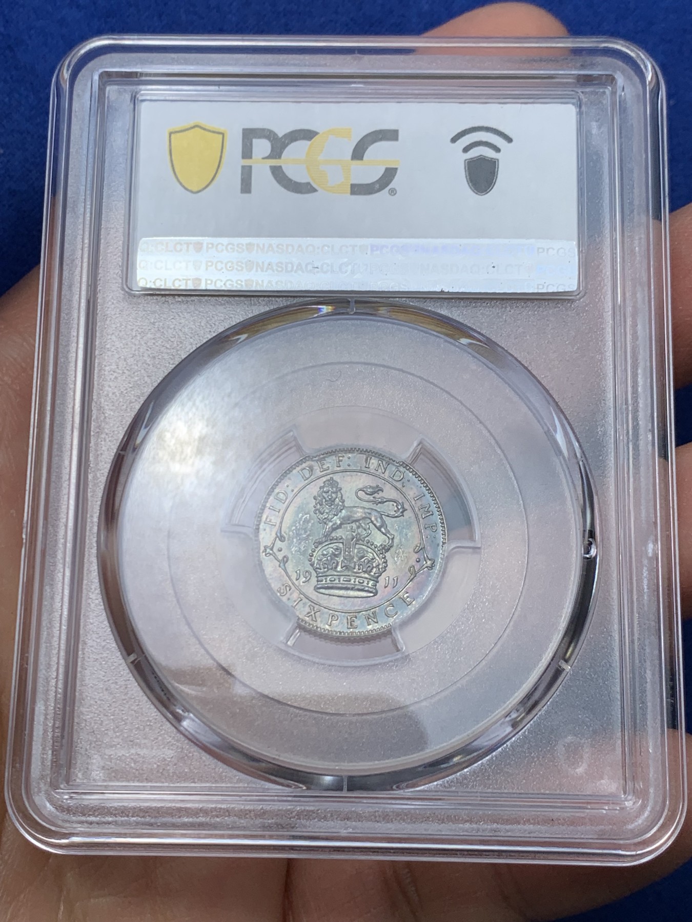 《竞宝斋》第240场-周日，周一 年终尾场 (全场包邮) PCGS-PR64 英国1911乔治五世精制6便士银币，小狮子威风凛凛。深彩包浆，底板镜面感十足，收藏级品相
