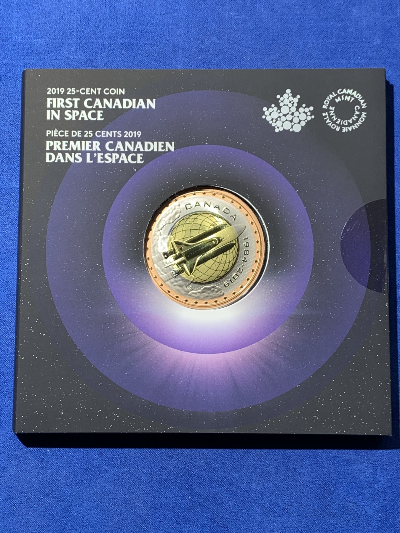 《竞宝斋》第240场-周日，周一 年终尾场 (全场包邮) 加拿大 2019 25分三色金属纪念币 55MM大规格 纪念加拿大太空第一人。 Ebay普遍500多的成交价。原封未拆，看不到背面。