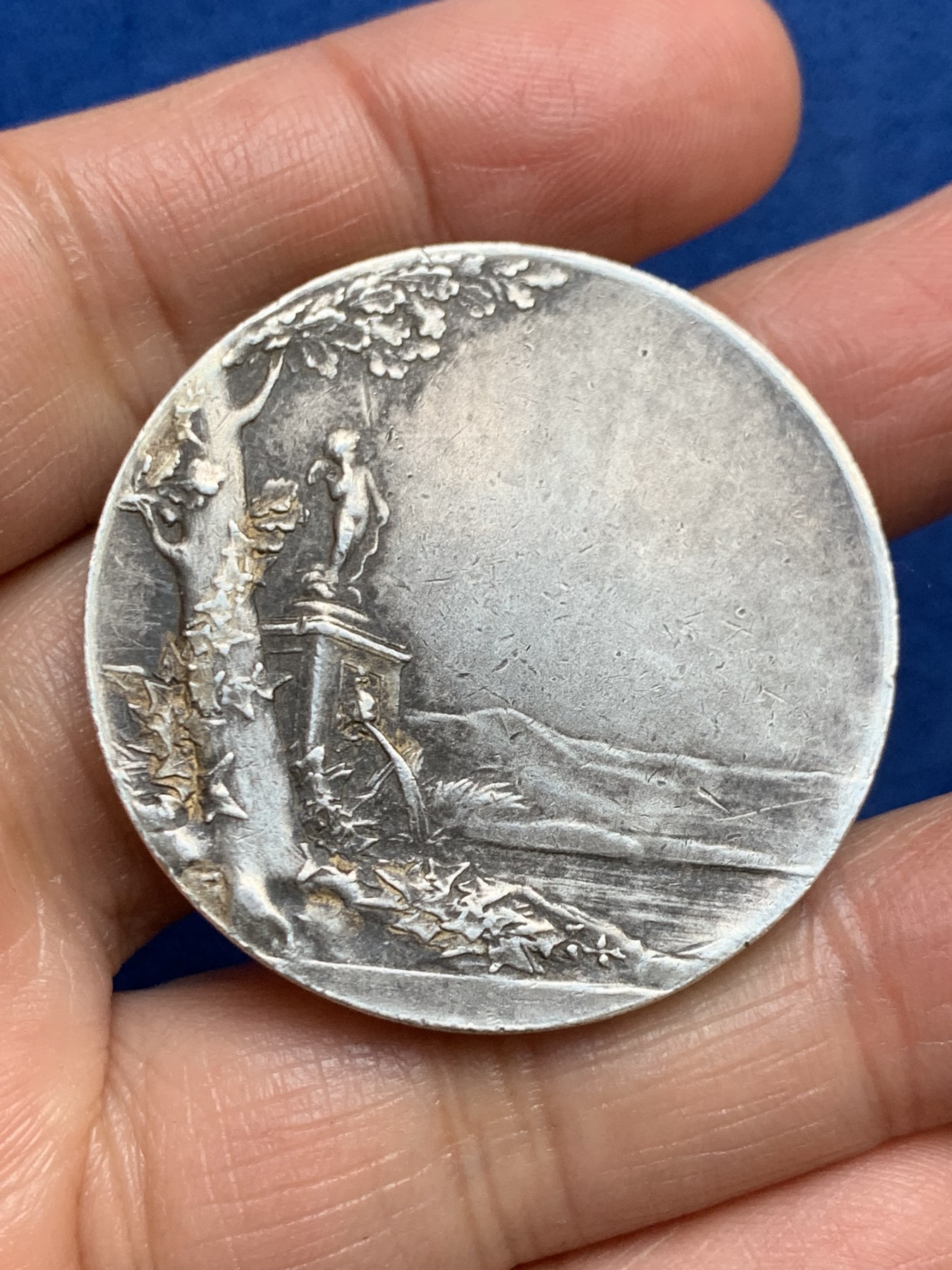 《竞宝斋》第240场-周日，周一 年终尾场 (全场包邮) 法国经典罗蒂结婚纪念银章 直径：41 毫米  重量：32克  边铭：丰饶角＋银标 细节见图