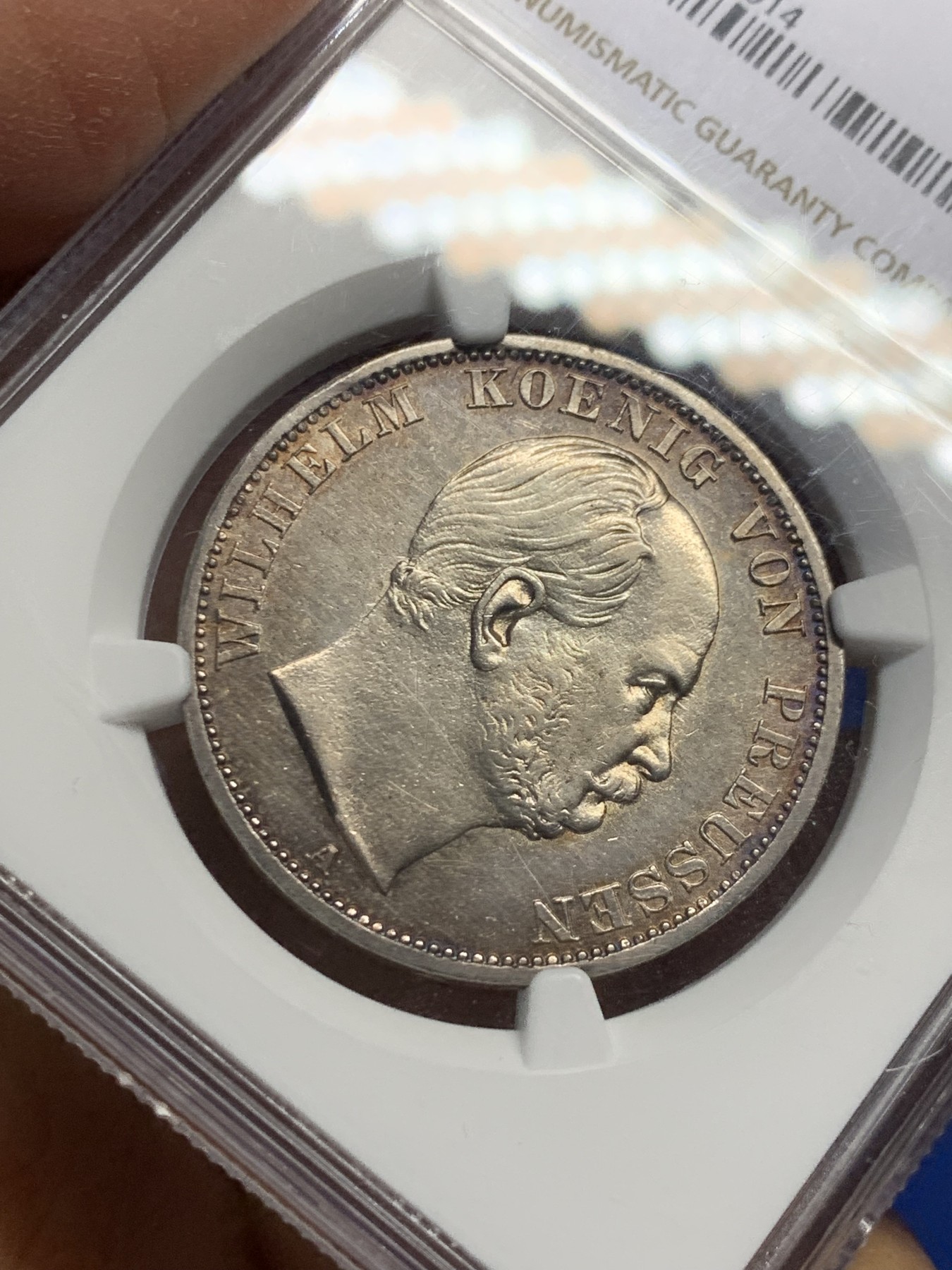 《竞宝斋》第240场-周日，周一 年终尾场 (全场包邮) NGC AUD 1866年德国普鲁士威廉一世1泰勒银币，包浆漂亮，品相很好