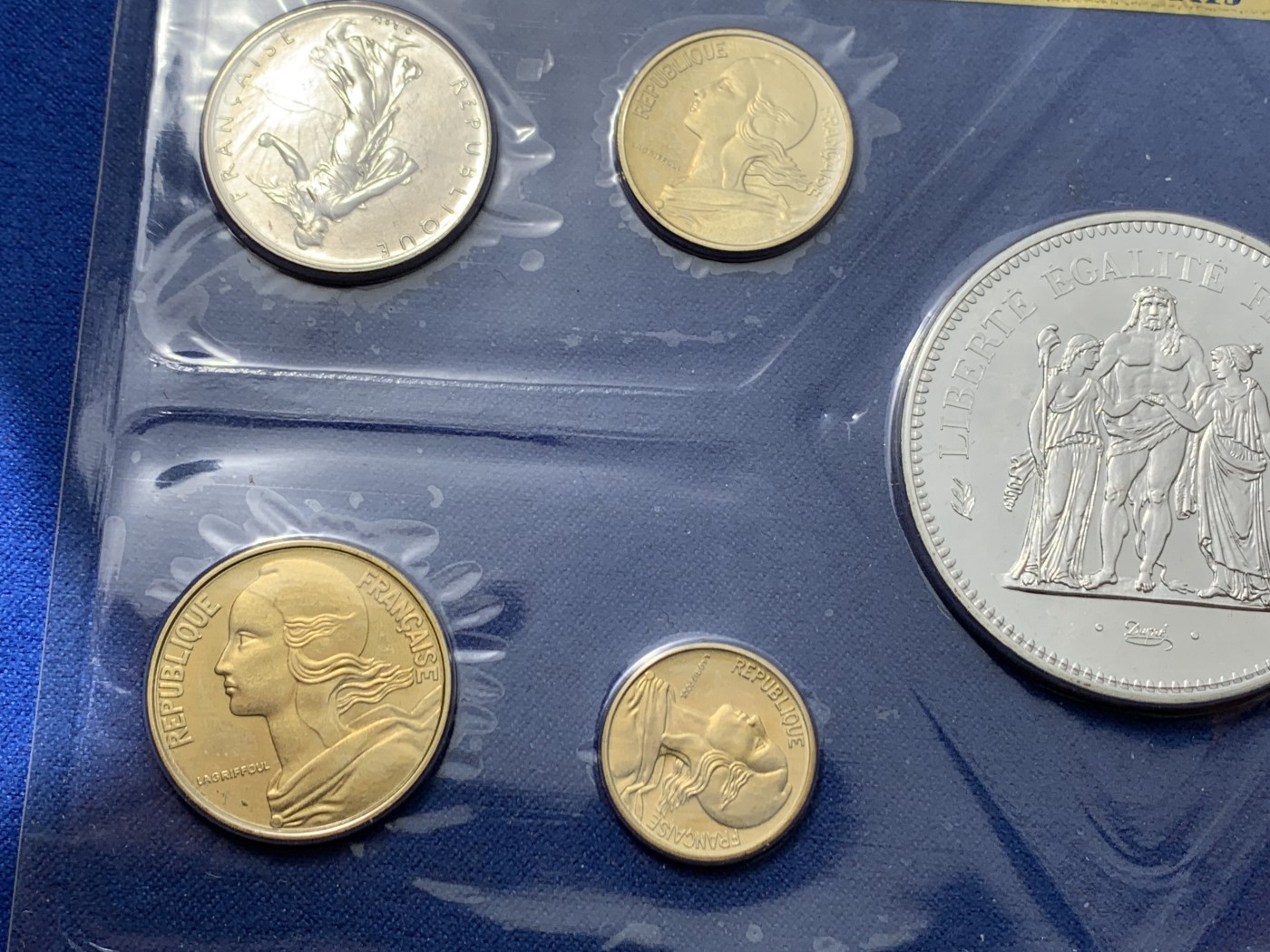 《竞宝斋》第240场-周日，周一 年终尾场 (全场包邮) 官方原盒未流通套币 法兰西第五共和国 巴黎造币厂 1978年BU套币册 状态很好