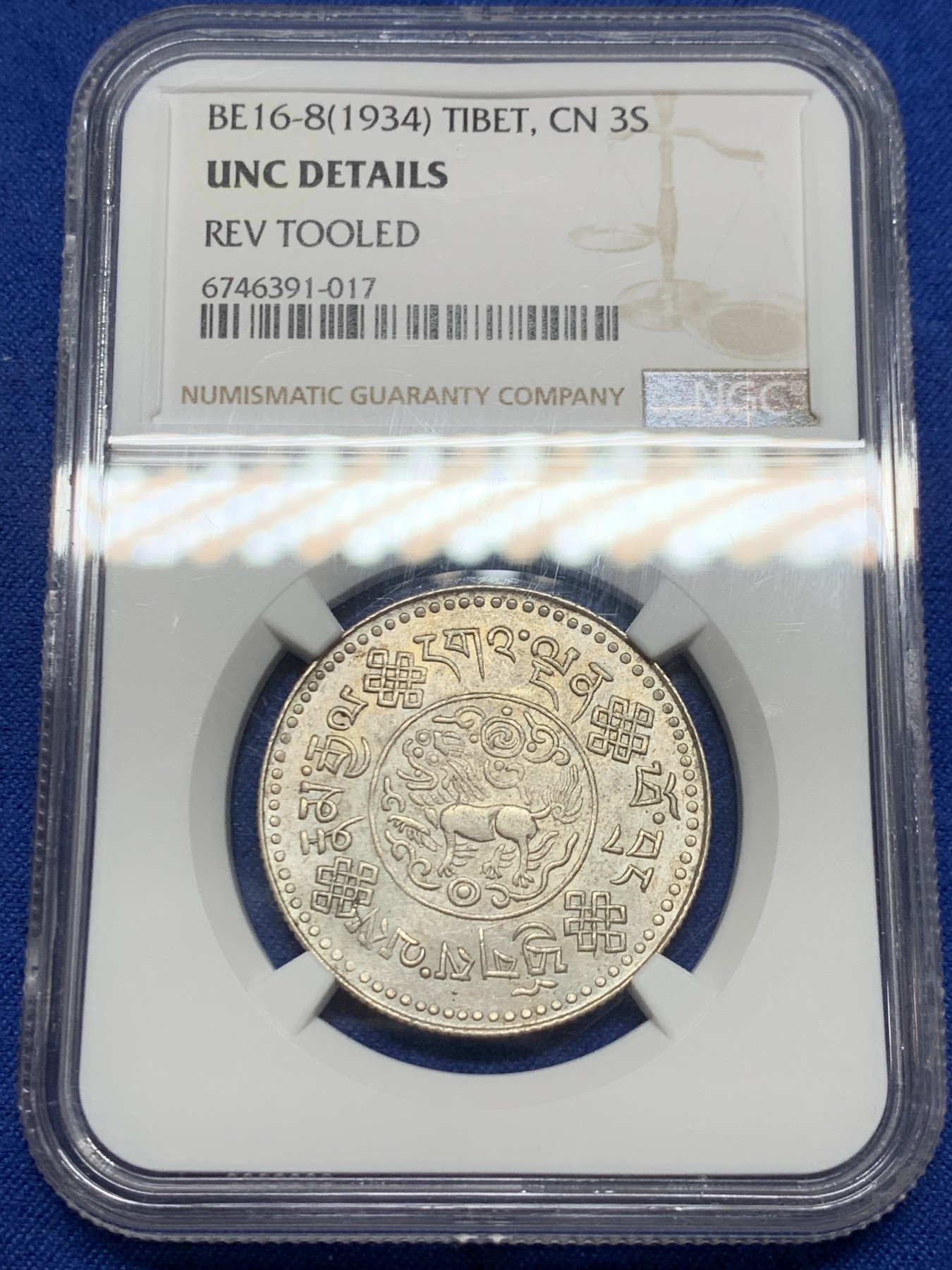 《竞宝斋》第240场-周日，周一 年终尾场 (全场包邮) NGC UNC 西藏初版1934年八年三两银币 原味包浆 细节见图