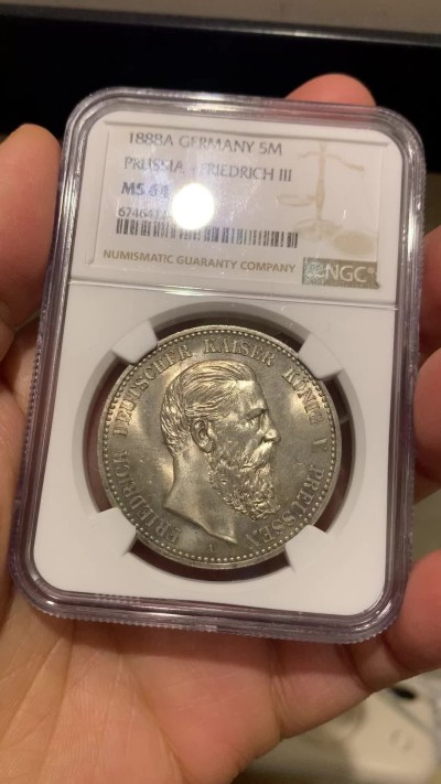 《竞宝斋》第240场-周日，周一 年终尾场 (全场包邮) NGC-MS64 德国 1888 普鲁士腓特烈三世5马克银币 绚丽十字光