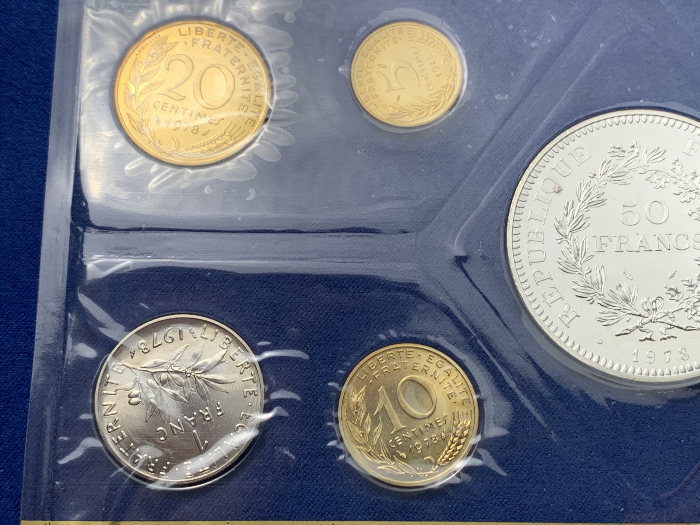 《竞宝斋》第240场-周日，周一 年终尾场 (全场包邮) 官方原盒未流通套币 法兰西第五共和国 巴黎造币厂 1978年BU套币册 状态很好