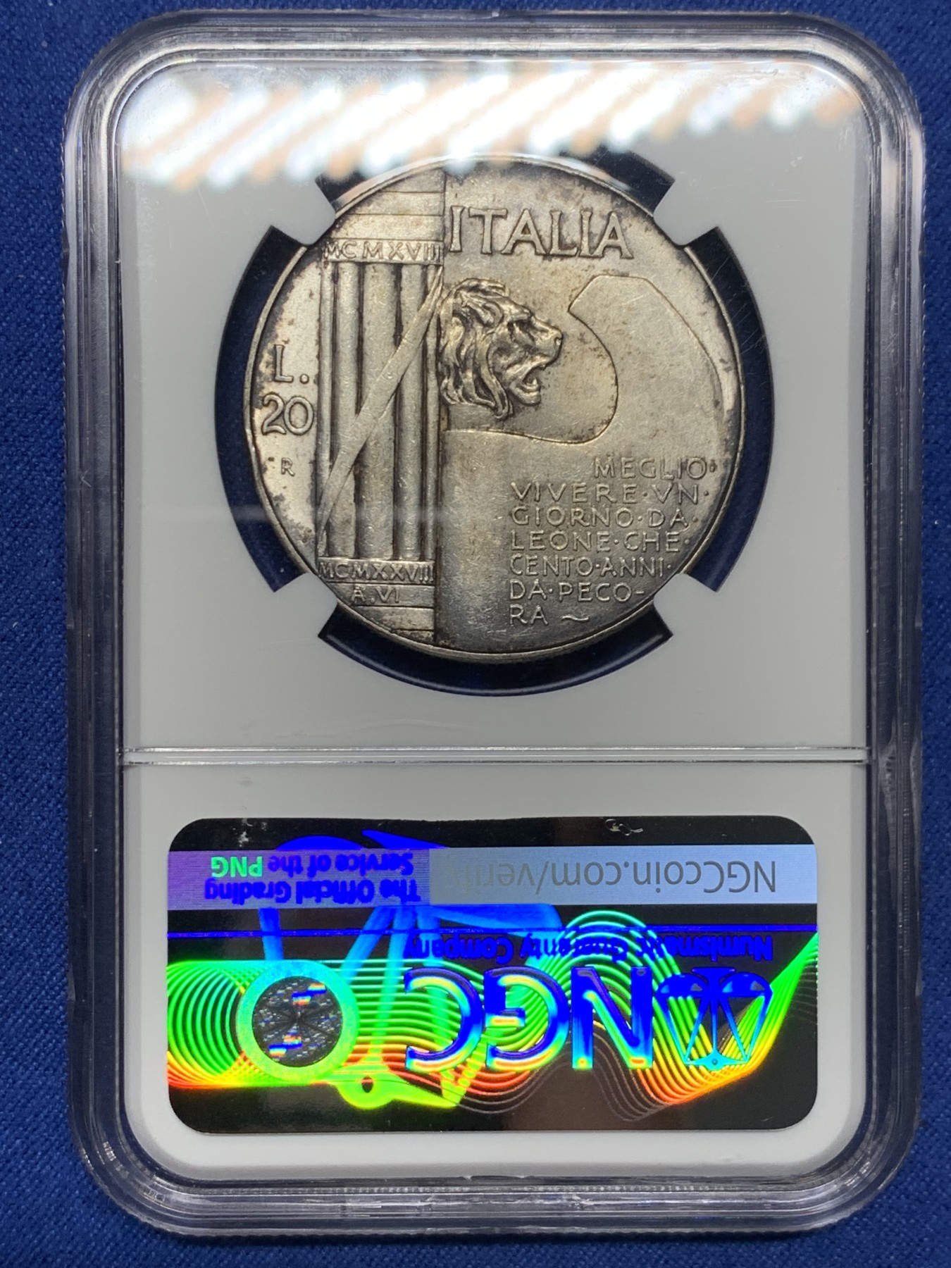 《竞宝斋》第240场-周日，周一 年终尾场 (全场包邮) NGC-MS62 意大利1928年一战纪念20里拉大银 经典大钢盔 原味包浆 热门品种 难得的品相