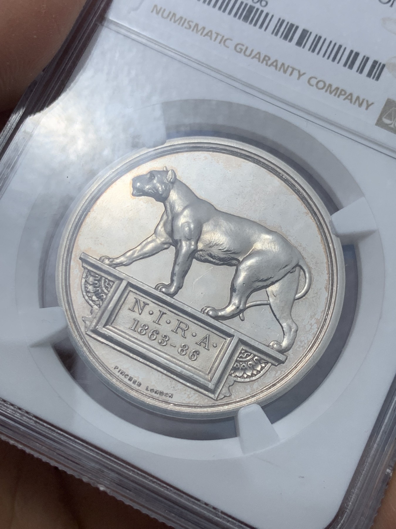 《竞宝斋》第240场-周日，周一 年终尾场 (全场包邮) NGC-UNC 印度1904银章 孟加拉总统步枪协会奖章 行走的老虎 栩栩如生 35mm 带原盒 麦稀奇首见品种