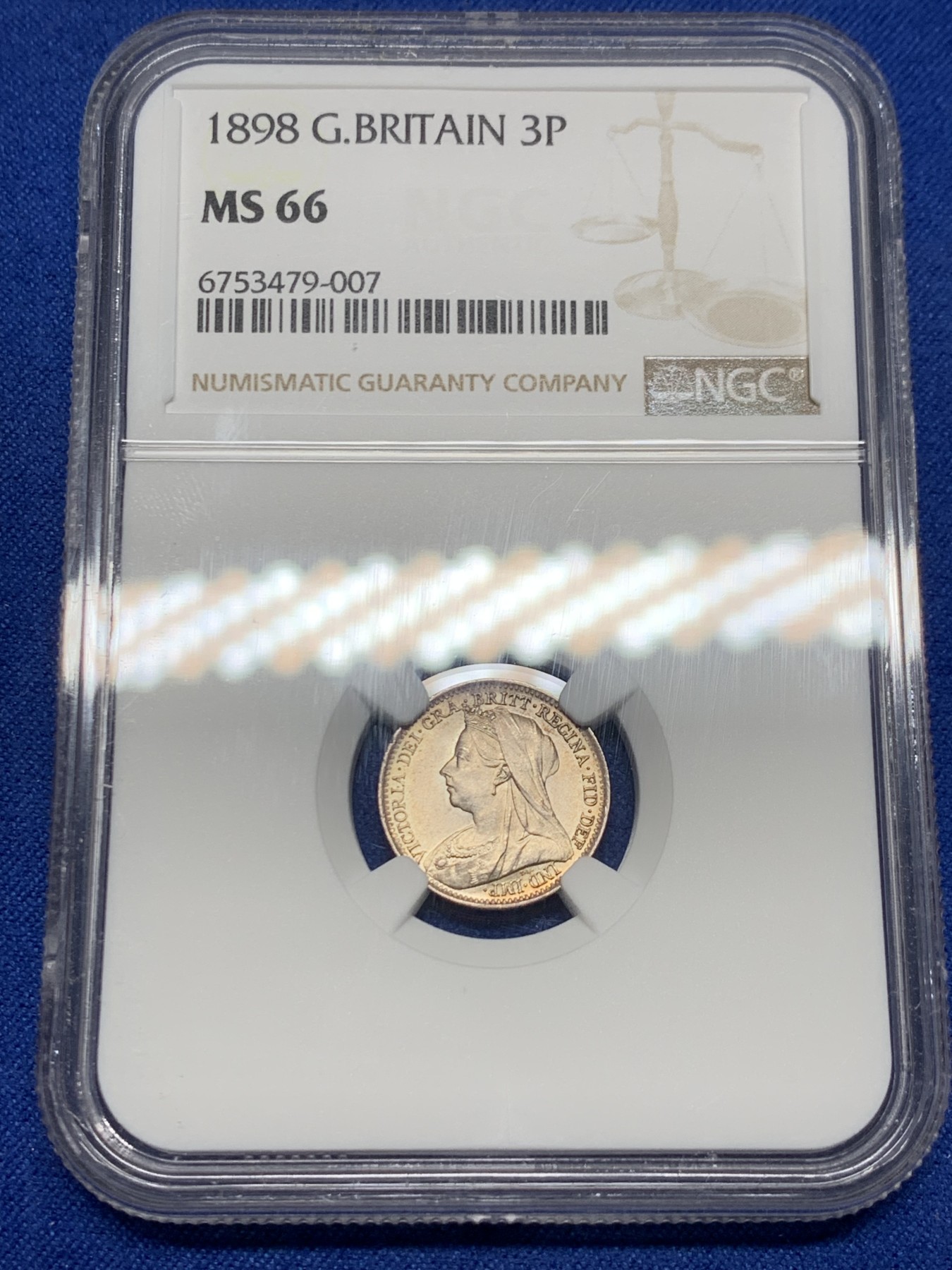 《竞宝斋》第240场-周日，周一 年终尾场 (全场包邮) NGC MS66 英国 1898年 3便士 品相极好，亚军分只有3个67分比它高了，收藏必备，可搏高分