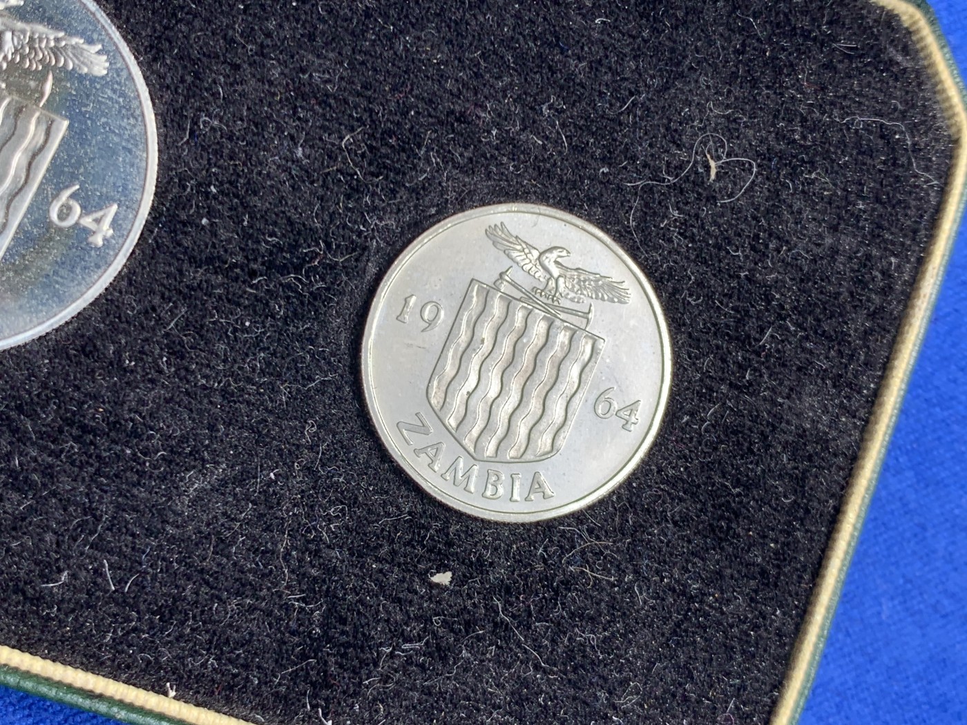 《竞宝斋》第240场-周日，周一 年终尾场 (全场包邮) 赞比亚1964年精制币原盒原套可藏！