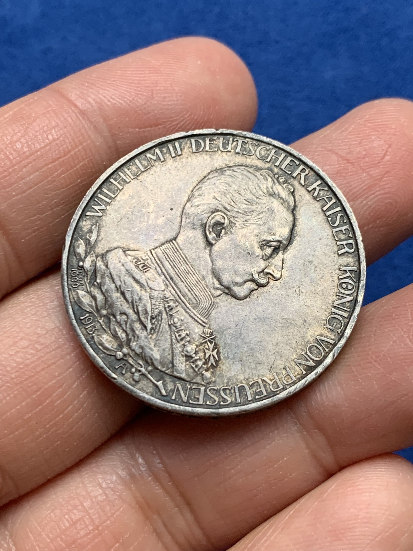 《竞宝斋》第240场-周日，周一 年终尾场 (全场包邮) 德国普鲁士威廉二世戎装花枝3马克银币 原味带底光无磕