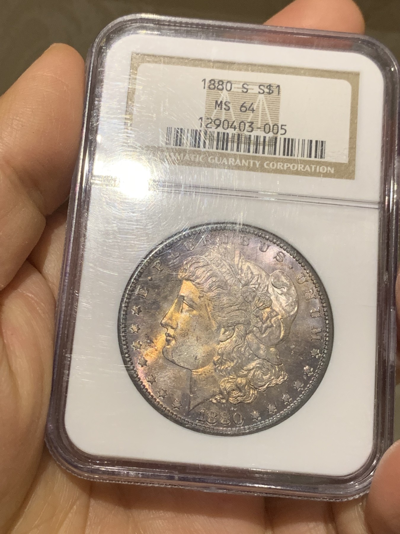 《竞宝斋》第240场-周日，周一 年终尾场 (全场包邮) NGC MS64 美国1880-S摩根银币 双面五彩 底板丝滑 经典老盒