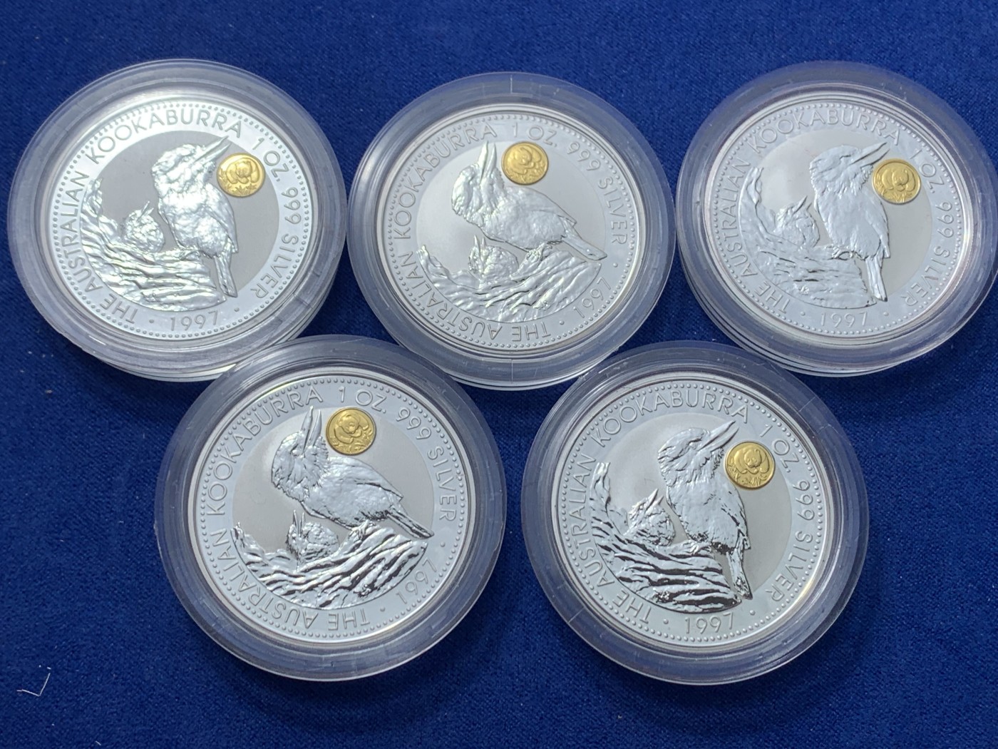 《竞宝斋》第240场-周日，周一 年终尾场 (全场包邮) 5枚一组 澳大利亚 1997年 笑翠鸟 熊猫镶嵌银币 含纯银1盎司999银，金猫重0.5克黄金，发行1.5万枚，为上海国际钱币展而发行