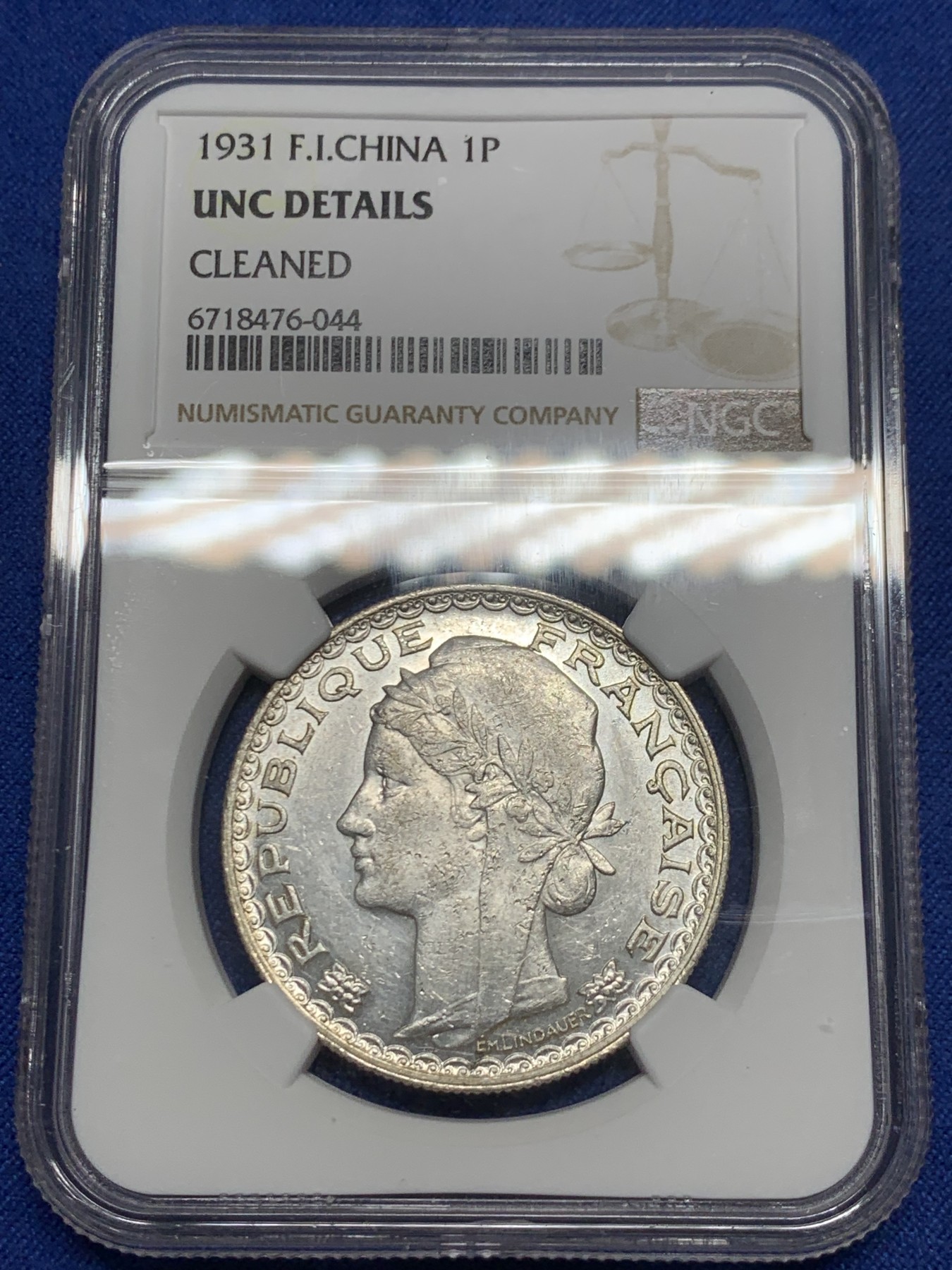 《竞宝斋》第240场-周日，周一 年终尾场 (全场包邮) NGC-UNCD 1931年法属印支“最后的坐洋”1皮阿斯特银币，币面清爽又干净，打制精美，包浆醇厚润泽又犀利，状态极佳。
