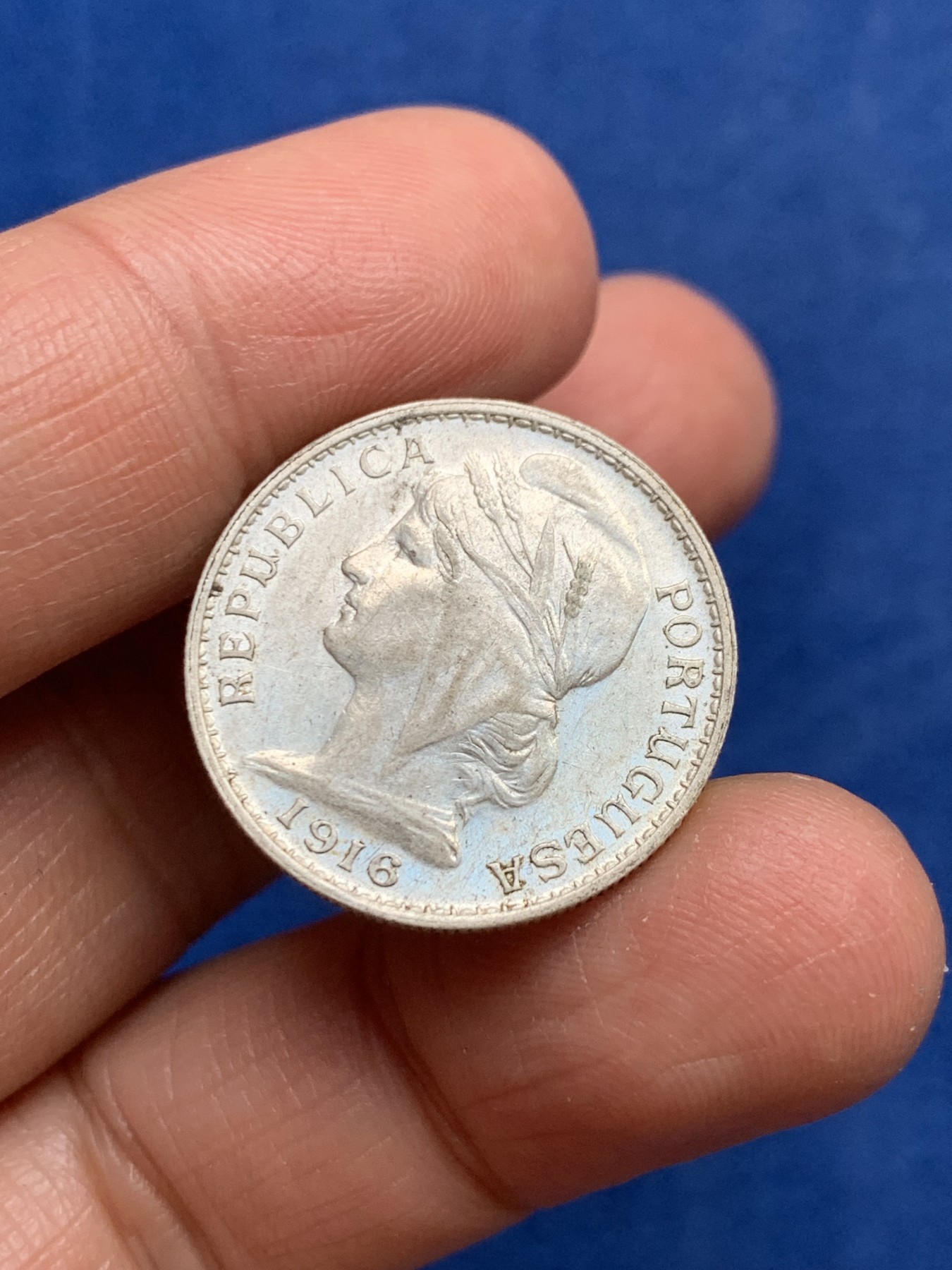 《竞宝斋》第240场-周日，周一 年终尾场 (全场包邮) 葡萄牙1916年自由女神20分银币 该系列最少的一枚 价高