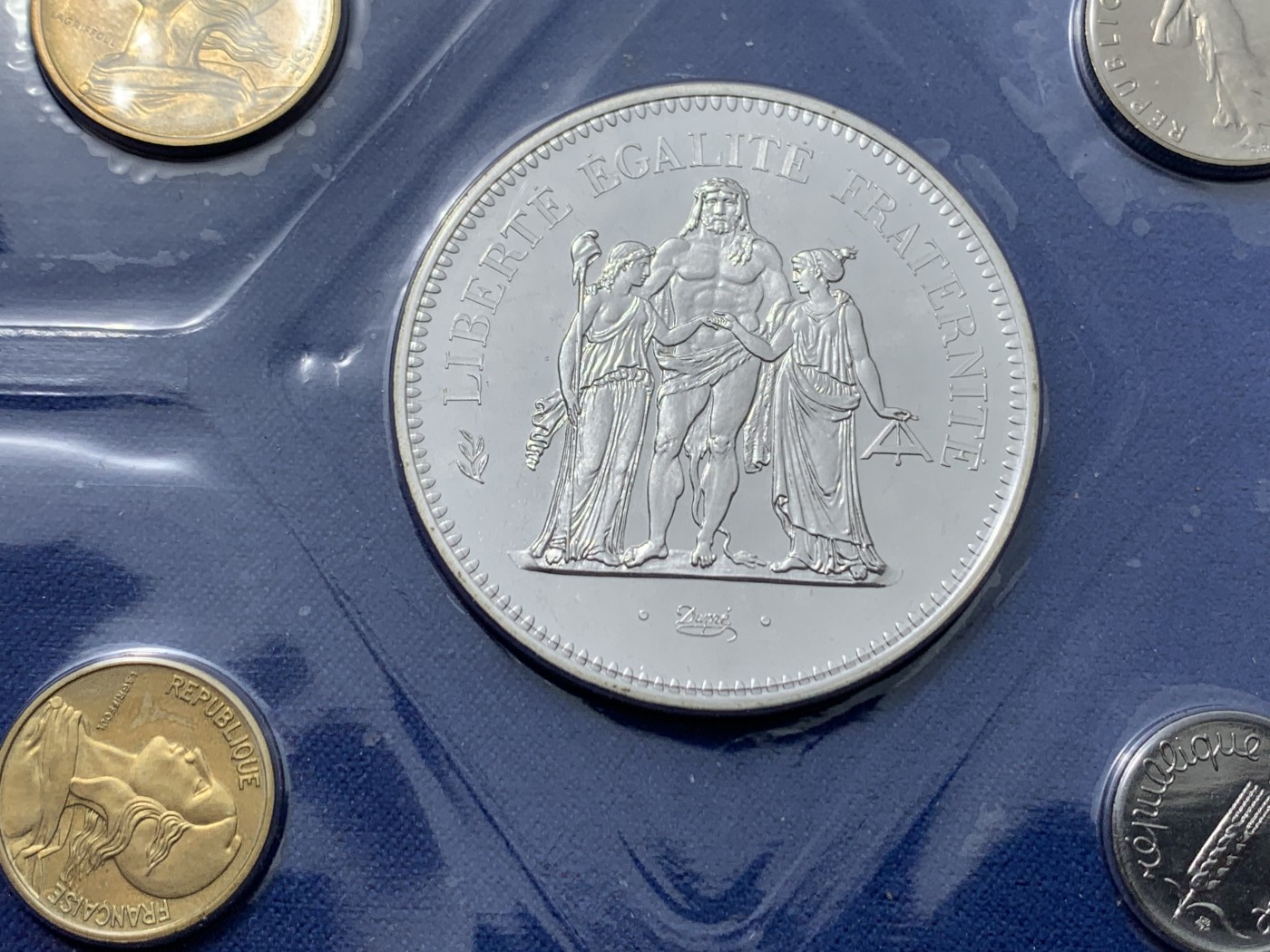 《竞宝斋》第240场-周日，周一 年终尾场 (全场包邮) 官方原盒未流通套币 法兰西第五共和国 巴黎造币厂 1978年BU套币册 状态很好