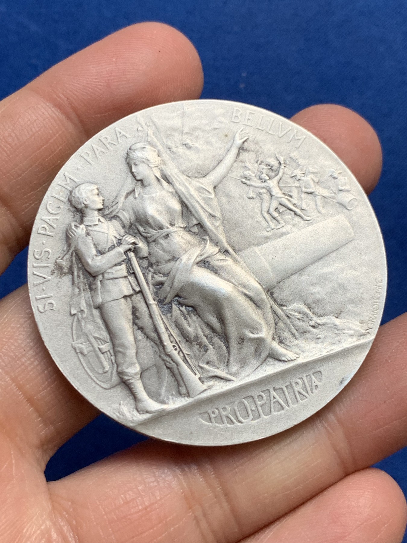 《竞宝斋》第240场-周日，周一 年终尾场 (全场包邮) 法国军事战争准备银章 49.7mm 63.3g 边铭丰饶角银标 品相不错 (送磁吸木盒)