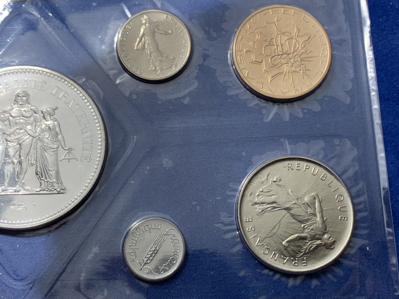 《竞宝斋》第240场-周日，周一 年终尾场 (全场包邮) 官方原盒未流通套币 法兰西第五共和国 巴黎造币厂 1978年BU套币册 状态很好