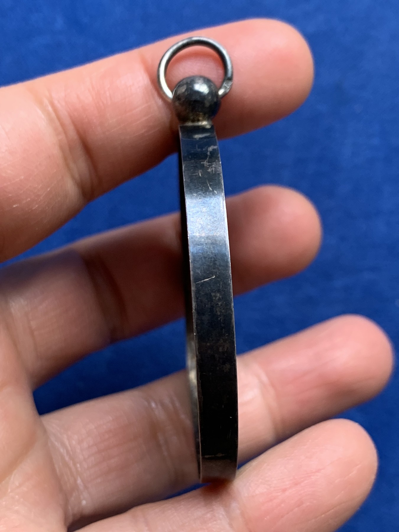 《竞宝斋》第240场-周日，周一 年终尾场 (全场包邮) 1850书法优胜银质奖牌 直径51.8mm 重16.6克 颁发给第一名 多种字体于一身 行云流水 刻得优美 适合挂件 漂亮少见。