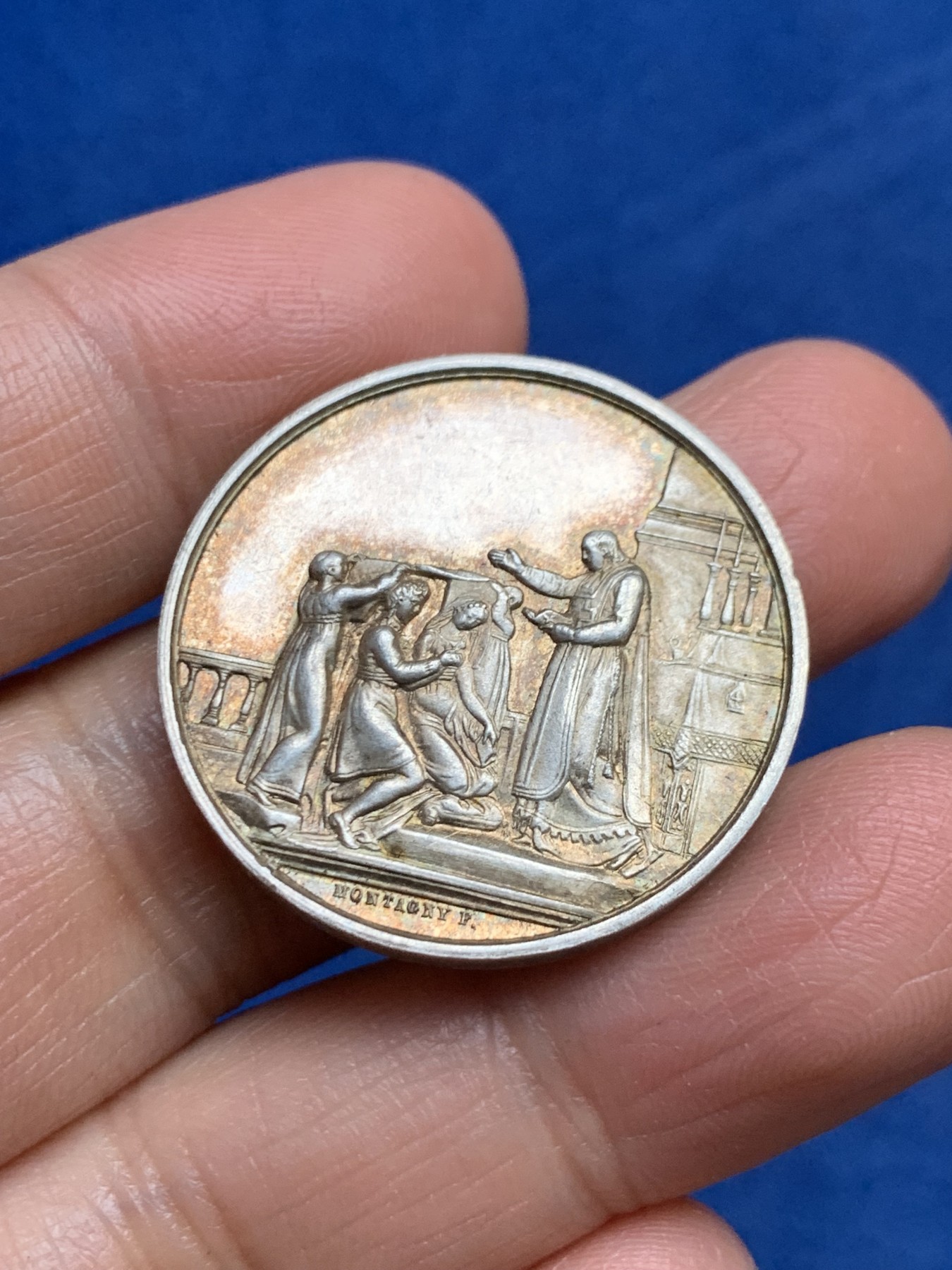 《竞宝斋》第240场-周日，周一 年终尾场 (全场包邮) 法国结婚纪念银章 少见品种 直径：30 毫米  重量：12克  边铭：丰饶角＋银标