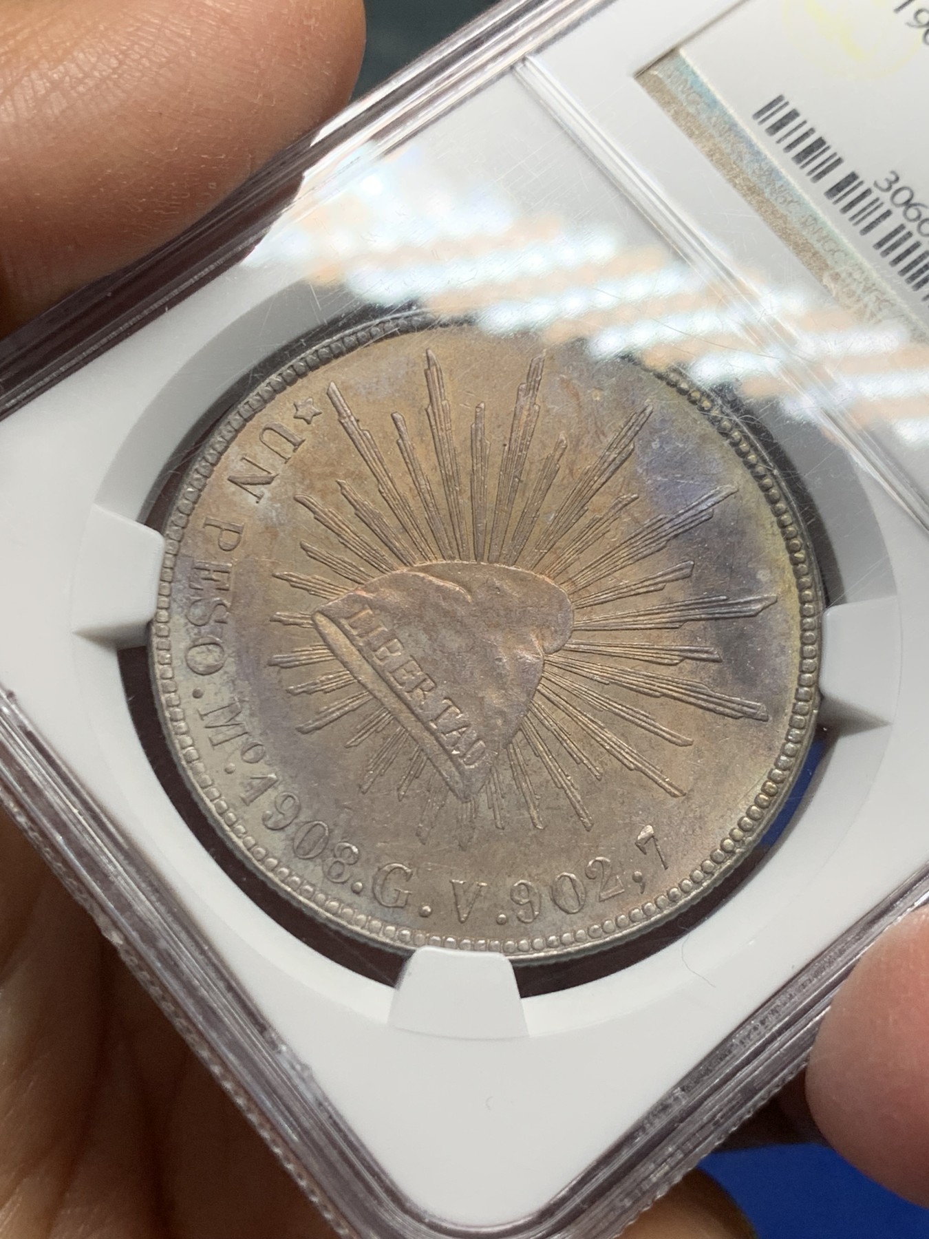 《竞宝斋》第240场-周日，周一 年终尾场 (全场包邮) NGC MS63 墨西哥1908年MO GV鹰洋1比索银币 老盒严评 双面五彩