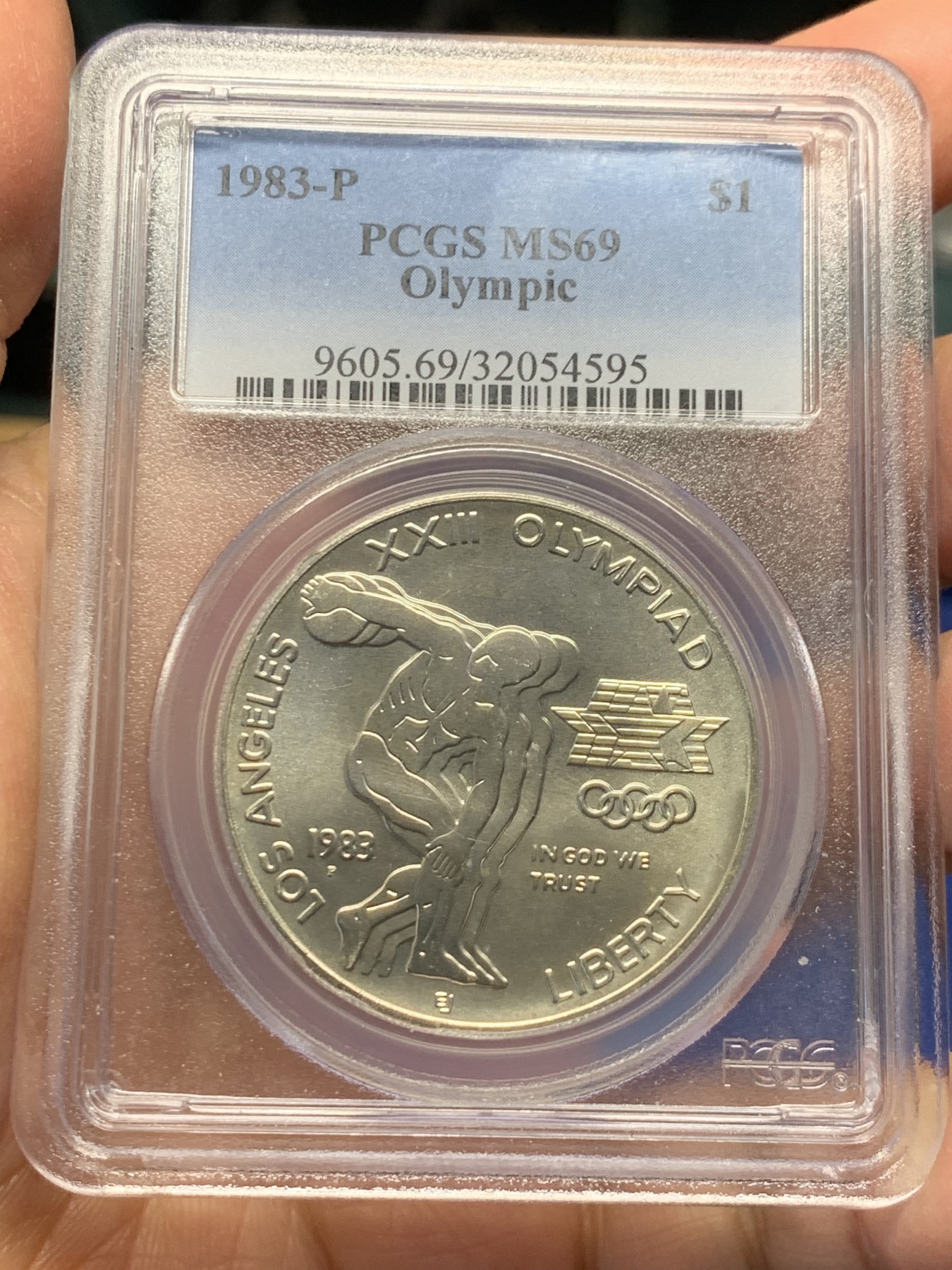 《竞宝斋》第240场-周日，周一 年终尾场 (全场包邮) PCGS-MS69 1983年美国洛杉矶奥运会掷铁饼/雄鹰1美元纪念银币，市场上常见的基本上是精制版，此币为发行量较为稀少的磨砂普制版，状态极佳，PC早期老盒严评无官网图，更高评级数量才140枚。