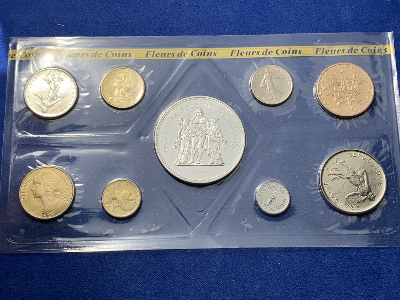 《竞宝斋》第240场-周日，周一 年终尾场 (全场包邮) 官方原盒未流通套币 法兰西第五共和国 巴黎造币厂 1978年BU套币册 状态很好