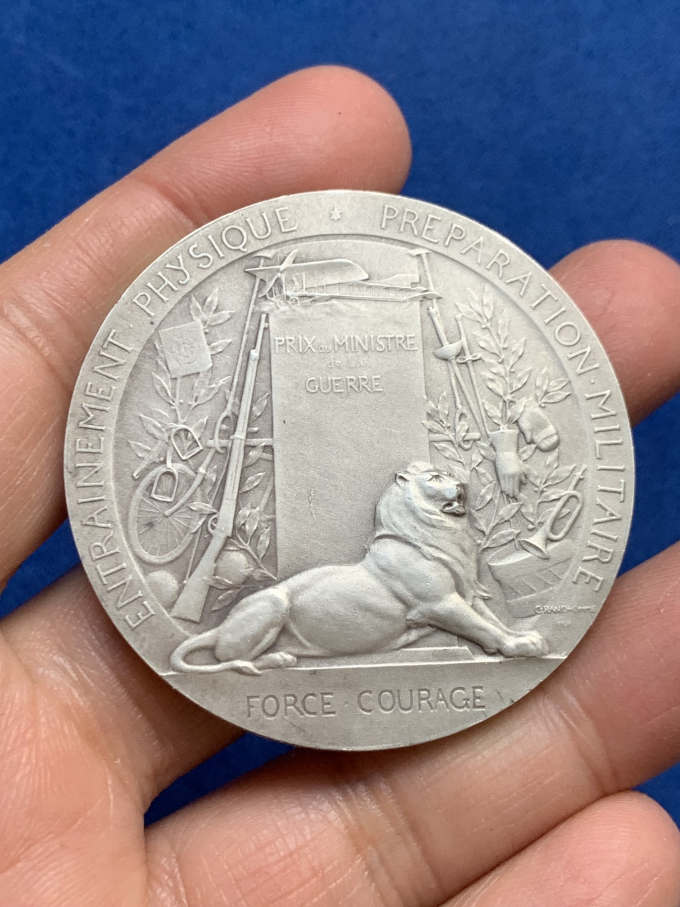 《竞宝斋》第240场-周日，周一 年终尾场 (全场包邮) 法国军事战争准备银章 49.7mm 63.3g 边铭丰饶角银标 品相不错 (送磁吸木盒)