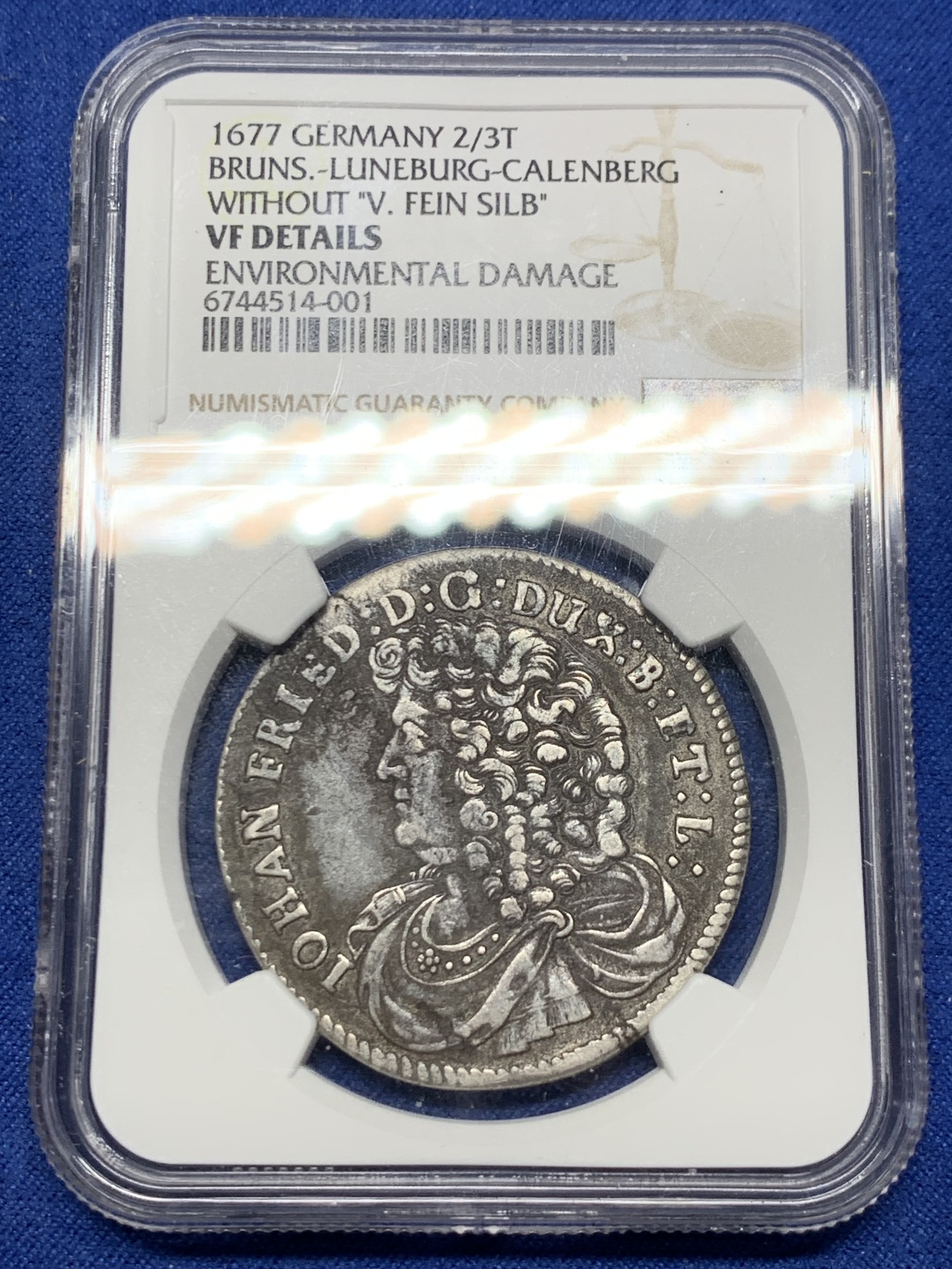 《竞宝斋》第240场-周日，周一 年终尾场 (全场包邮) NGC VFD 德国 1677年 三分之二泰勒 银币 神圣罗马帝国布伦瑞克卡伦伯格非常稀有版 背一座岛椰树以及两艘船 以及一句大航海时代谚语 仅二位数存世量
