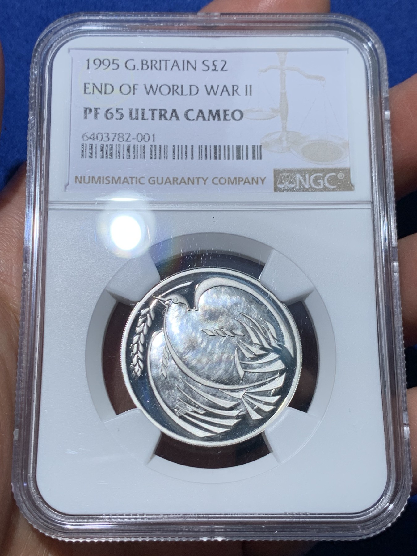 《竞宝斋》第240场-周日，周一 年终尾场 (全场包邮) NGC-PF65UC 英国 1995年 和平鸽二战结束纪念银币 2英镑 感觉低评 附原盒（绿色）