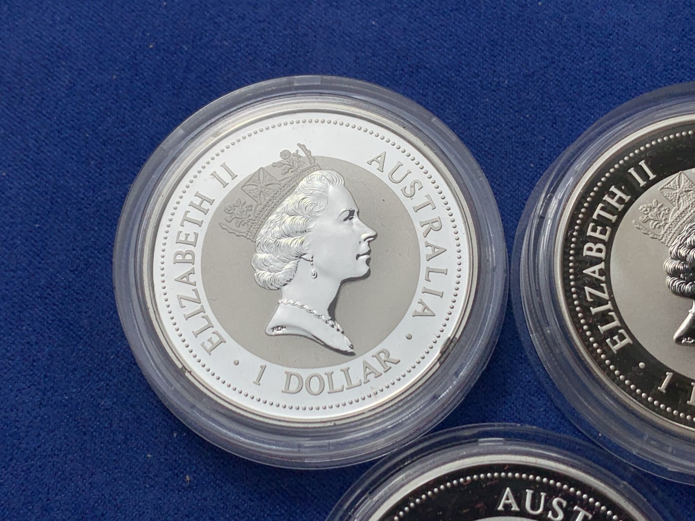 《竞宝斋》第240场-周日，周一 年终尾场 (全场包邮) 5枚一组 澳大利亚 1997年 笑翠鸟 熊猫镶嵌银币 含纯银1盎司999银，金猫重0.5克黄金，发行1.5万枚，为上海国际钱币展而发行