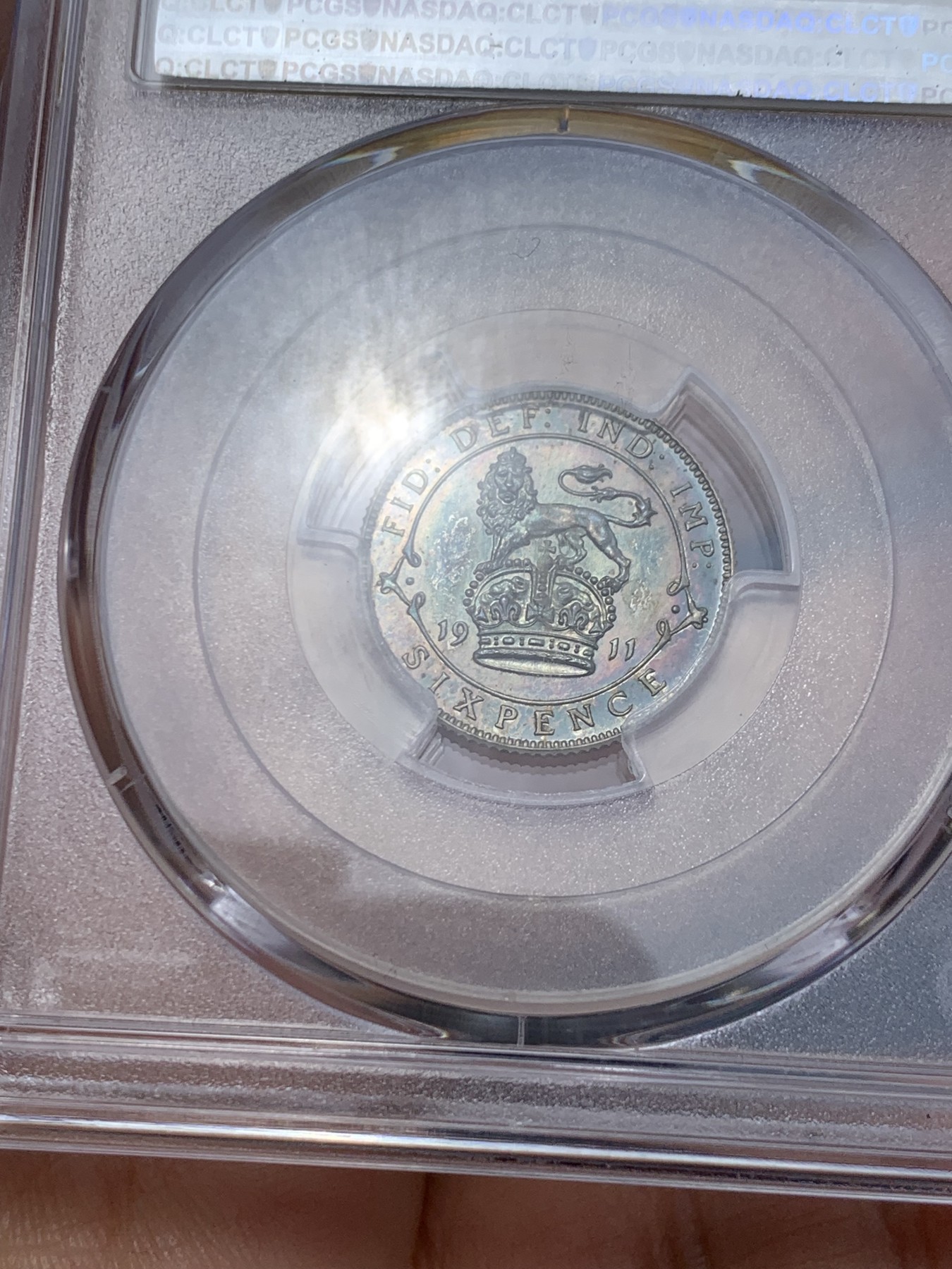 《竞宝斋》第240场-周日，周一 年终尾场 (全场包邮) PCGS-PR64 英国1911乔治五世精制6便士银币，小狮子威风凛凛。深彩包浆，底板镜面感十足，收藏级品相