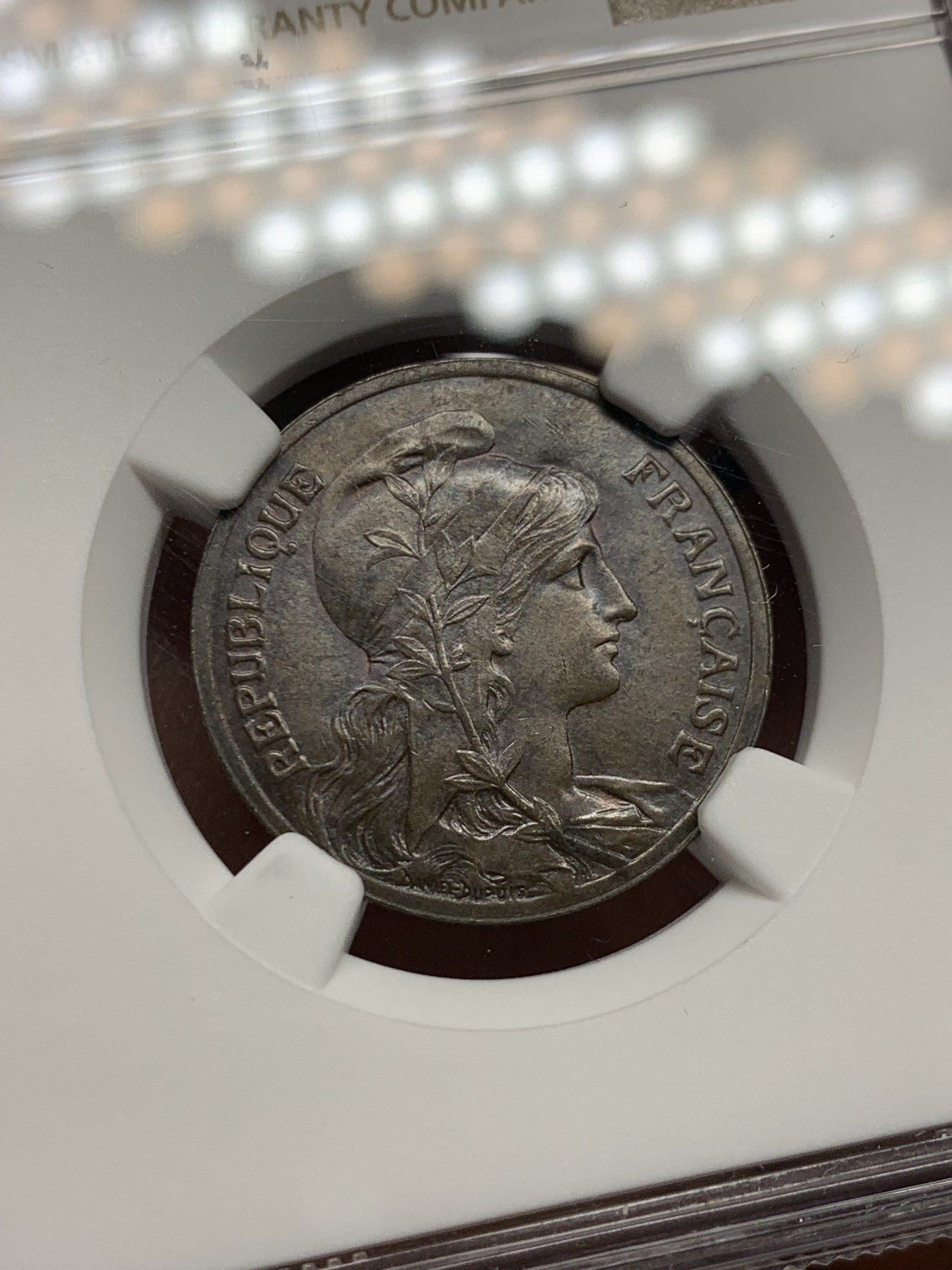 《竞宝斋》第240场-周日，周一 年终尾场 (全场包邮) NGC MS62BN 1898年法国玛丽安娜5分铜币 巧克力状态 玛丽安娜设计首年 好品不多