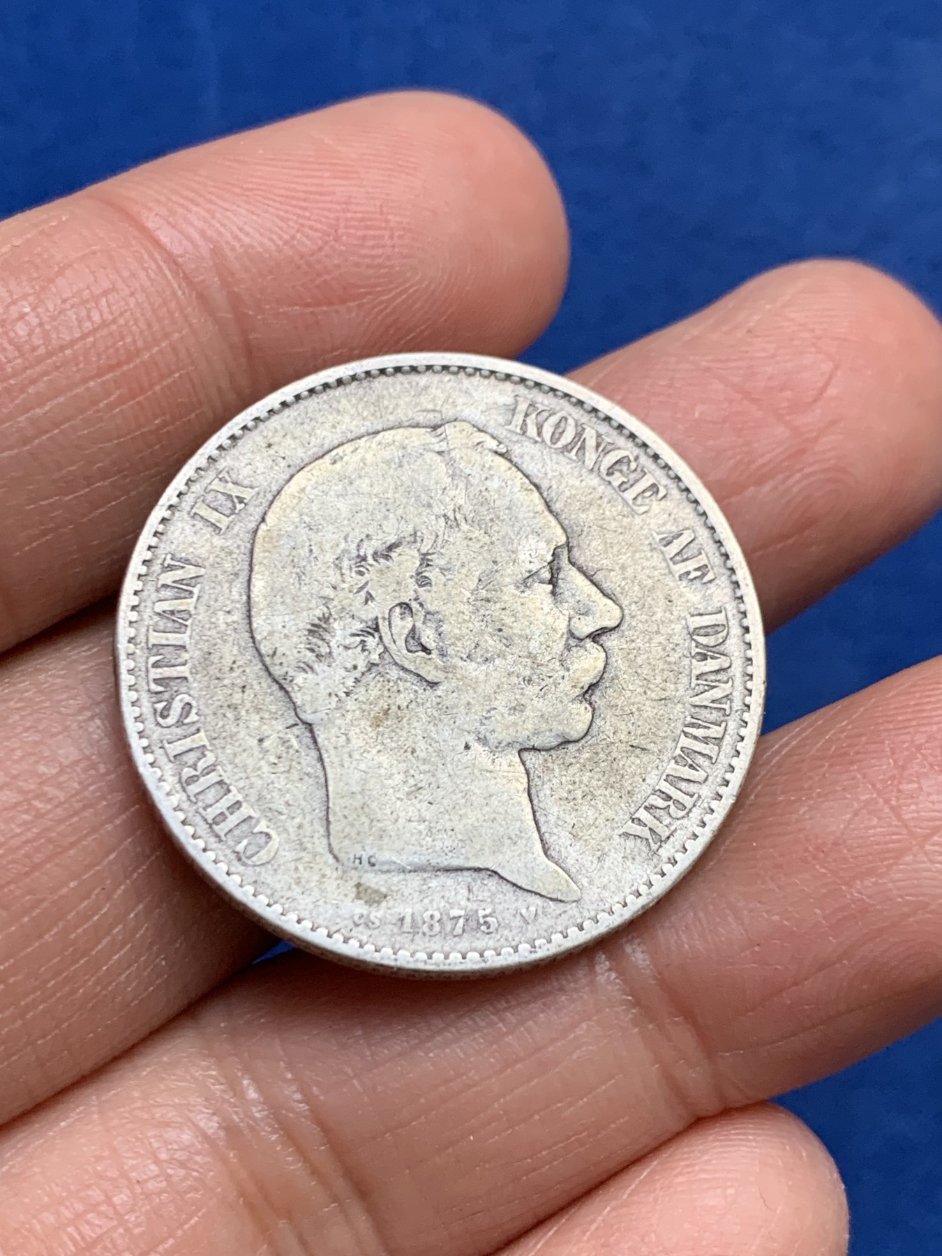 《竞宝斋》第240场-周日，周一 年终尾场 (全场包邮) 丹麦1875年海豚2克朗银币 早期品种 书价很高