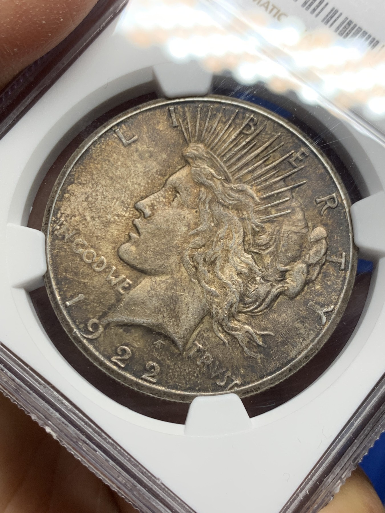 《竞宝斋》第240场-周日，周一 年终尾场 (全场包邮) NGC-MS63 美国1922年一美元和平银币，双面酱彩包浆，很难得