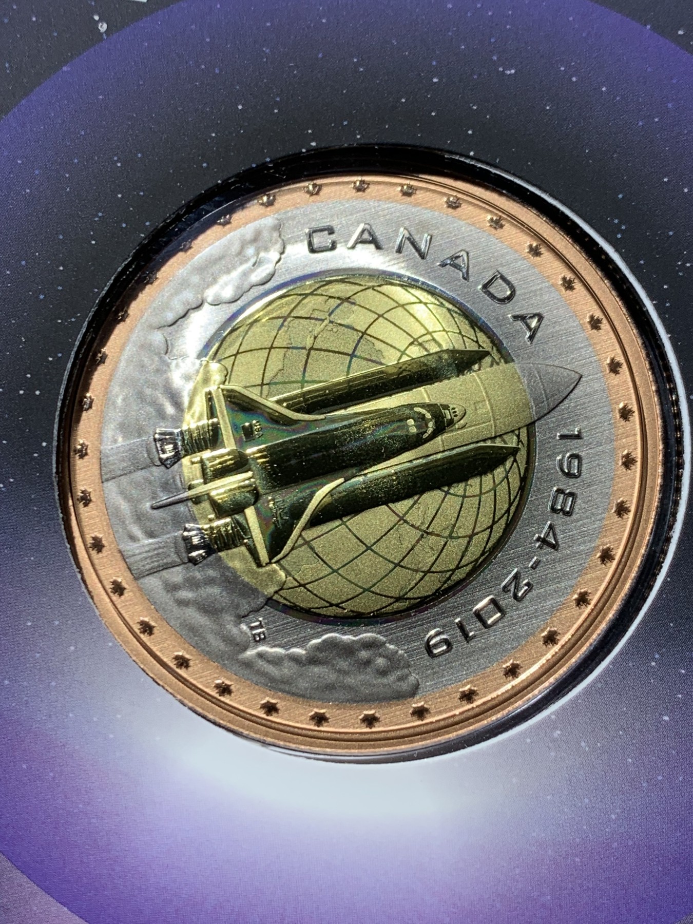 《竞宝斋》第240场-周日，周一 年终尾场 (全场包邮) 加拿大 2019 25分三色金属纪念币 55MM大规格 纪念加拿大太空第一人。 Ebay普遍500多的成交价。原封未拆，看不到背面。