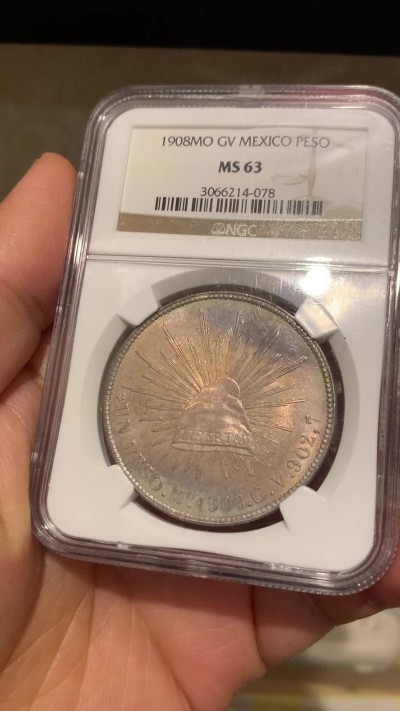 《竞宝斋》第240场-周日，周一 年终尾场 (全场包邮) NGC MS63 墨西哥1908年MO GV鹰洋1比索银币 老盒严评 双面五彩