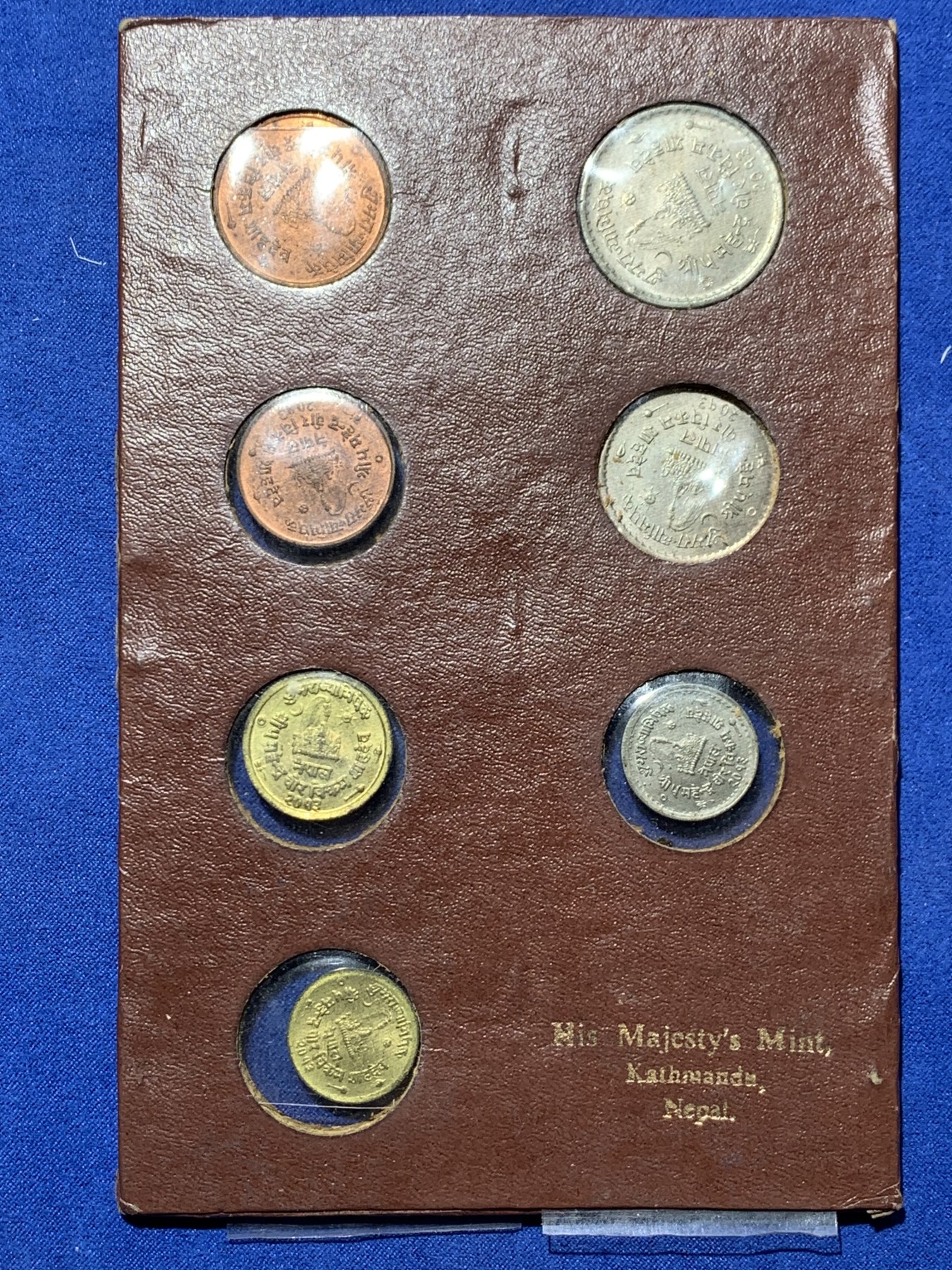 《竞宝斋》第240场-周日，周一 年终尾场 (全场包邮) 7枚全套 尼泊尔1956年登基纪念币，官方原包装好品稀见！