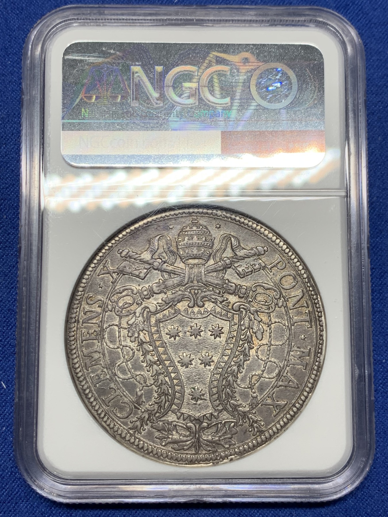 《竞宝斋》第240场-周日，周一 年终尾场 (全场包邮) NGC-AU53 教皇国 1675年 圣年1piastra 描绘了圣门打开的情景 克劳斯XF指导价1150美元 光度极佳 国外热门品种