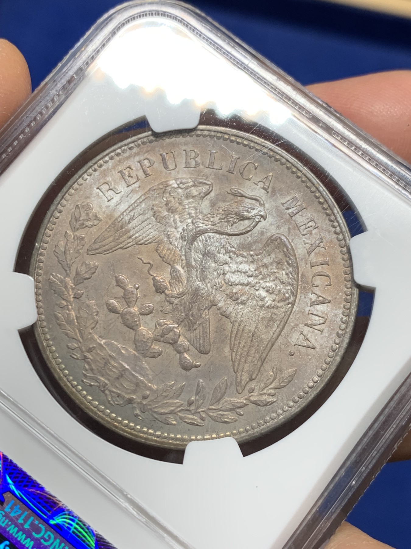 《竞宝斋》第240场-周日，周一 年终尾场 (全场包邮) NGC MS63 墨西哥1908年MO GV鹰洋1比索银币 老盒严评 双面五彩