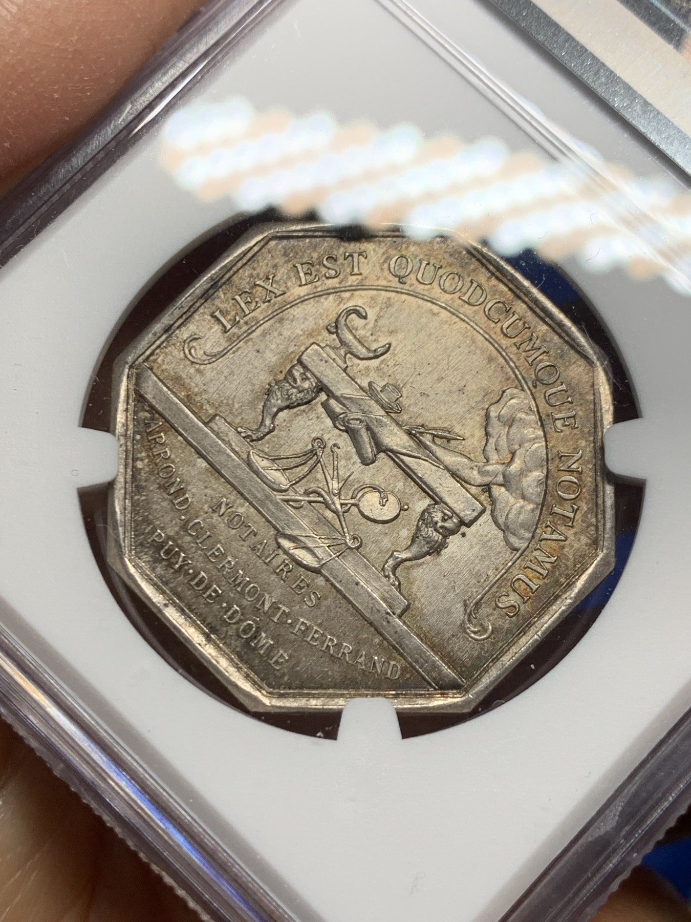 《竞宝斋》第240场-周日，周一 年终尾场 (全场包邮) NGC MS64 法国吉尔公证处女神八角银质代币