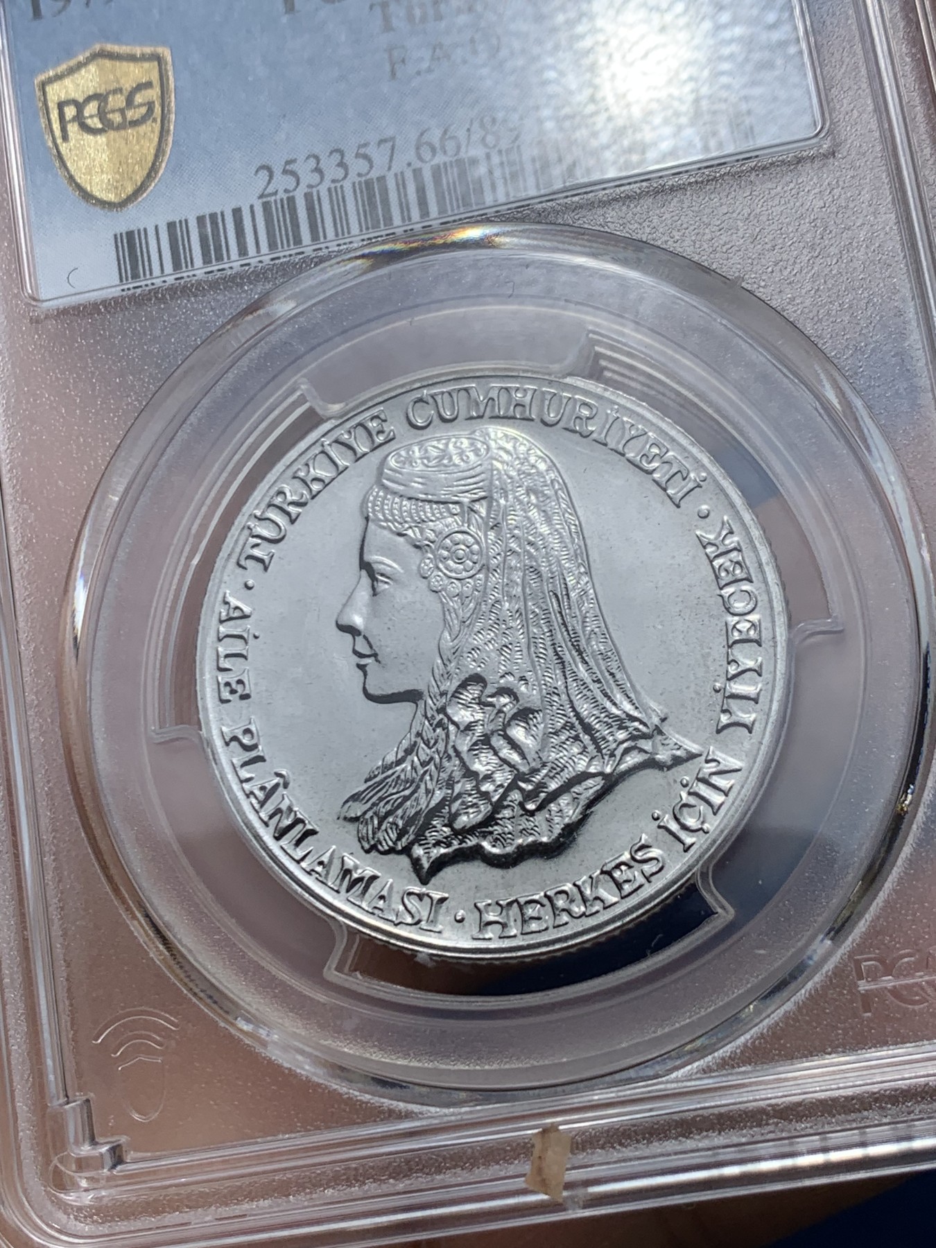 《竞宝斋》第240场-周日，周一 年终尾场 (全场包邮) PCGS金盾 MS66 土耳其1979年美女头像FAO纪念5里拉合金钢币