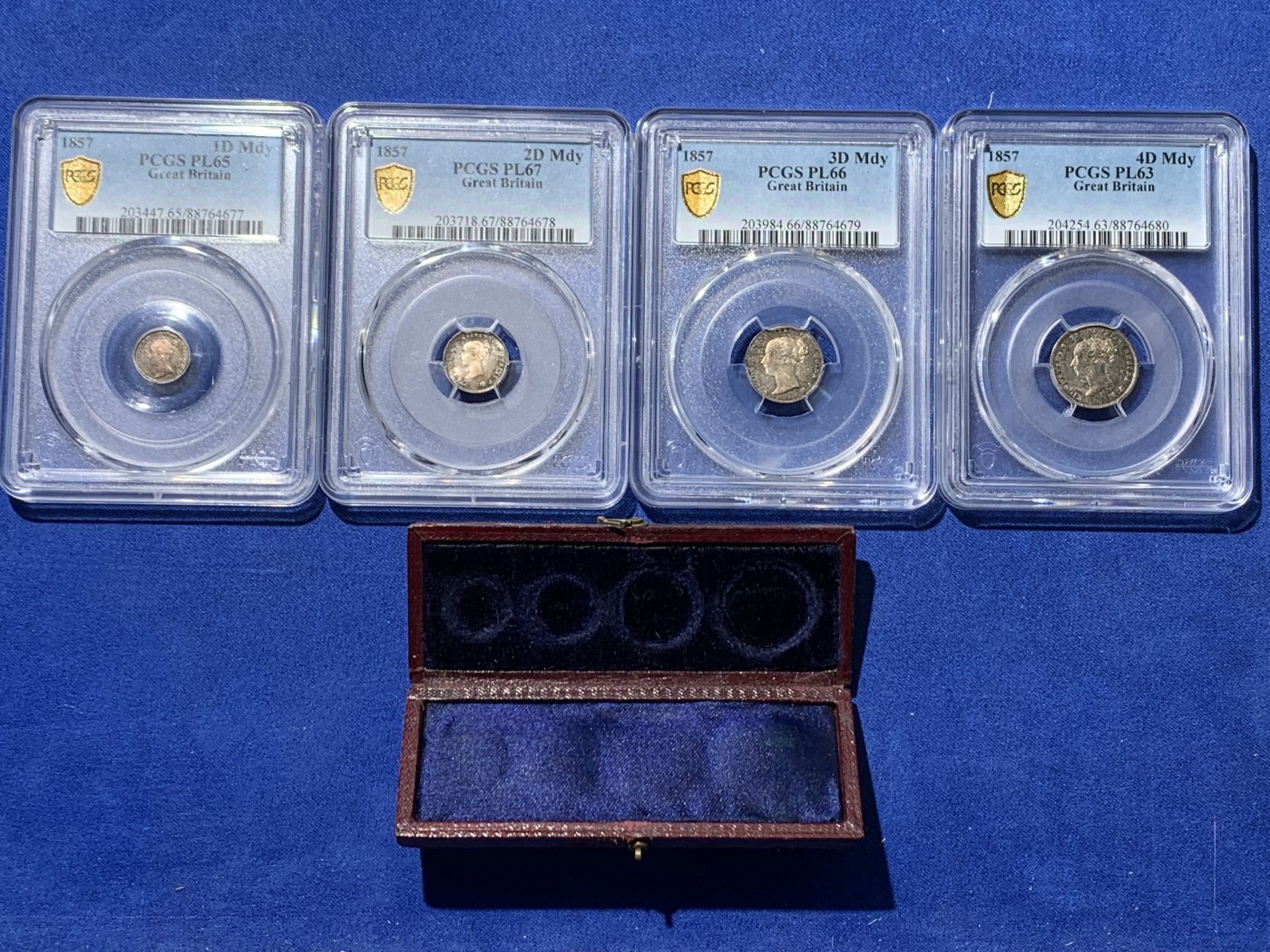 《竞宝斋》第240场-周日，周一 年终尾场 (全场包邮) 4枚一组 PCGS PL63-67 英国1857小维早期濯足币，1D+2D+3D+4D面值，顶级分数PL状态，附送原盒传承有序