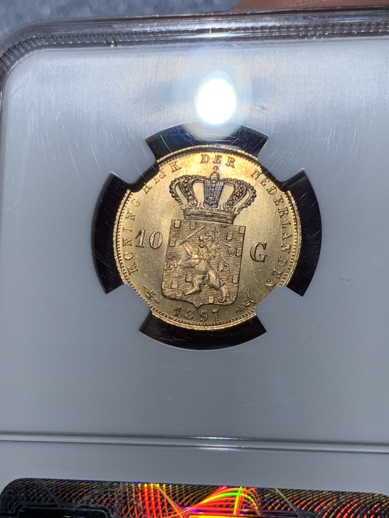 《竞宝斋》第240场-周日，周一 年终尾场 (全场包邮) NGC-MS65 NGC MS65 荷兰王国1897威廉明娜女王10盾金币 6.72克 900金 PL底板 热门大涨品种金萝莉  高分好状态