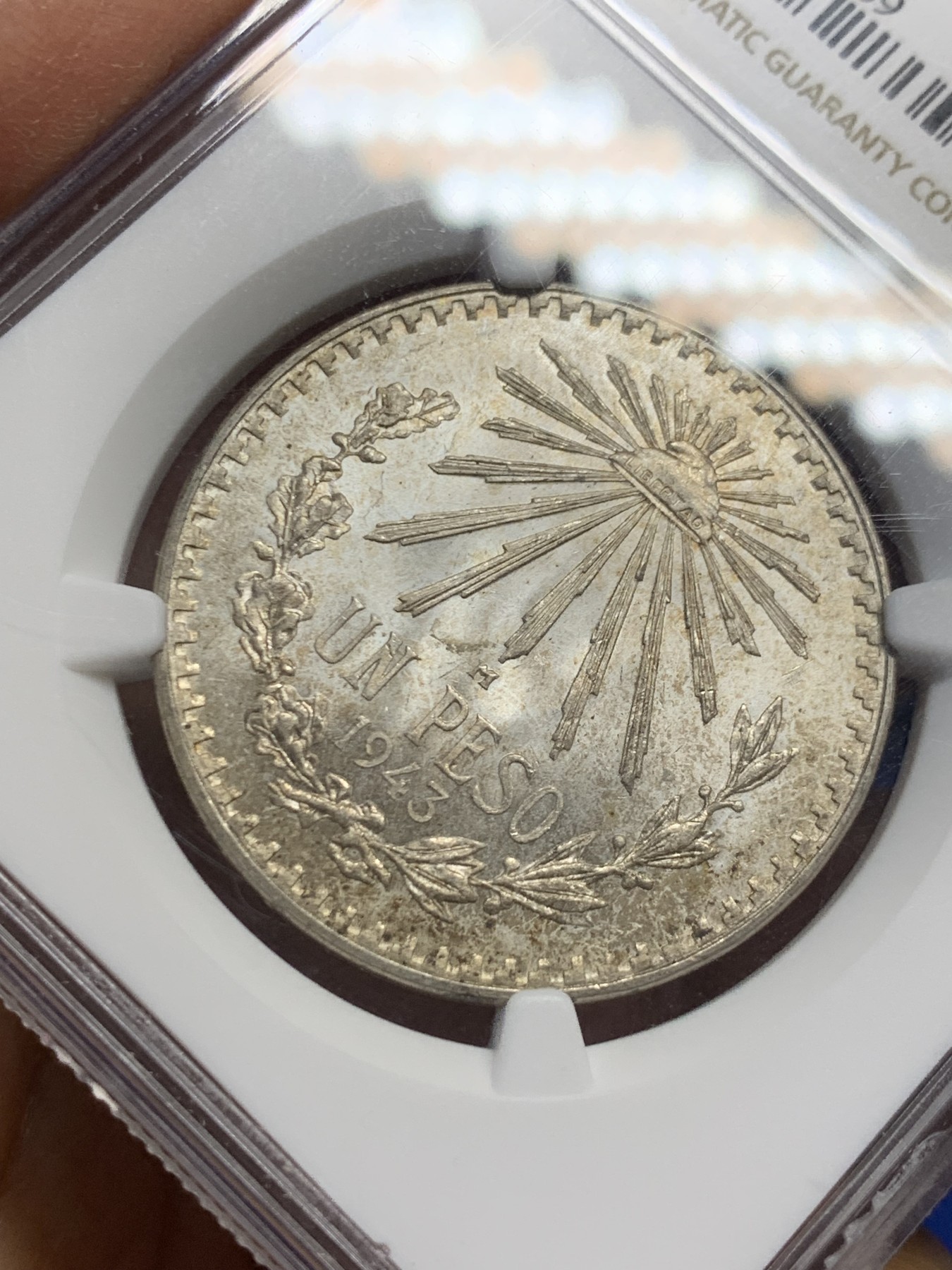 《竞宝斋》第240场-周日，周一 年终尾场 (全场包邮) NGC MS66 墨西哥1943年鹰洋1比索银币 黄油包浆 高分难得 值得入手