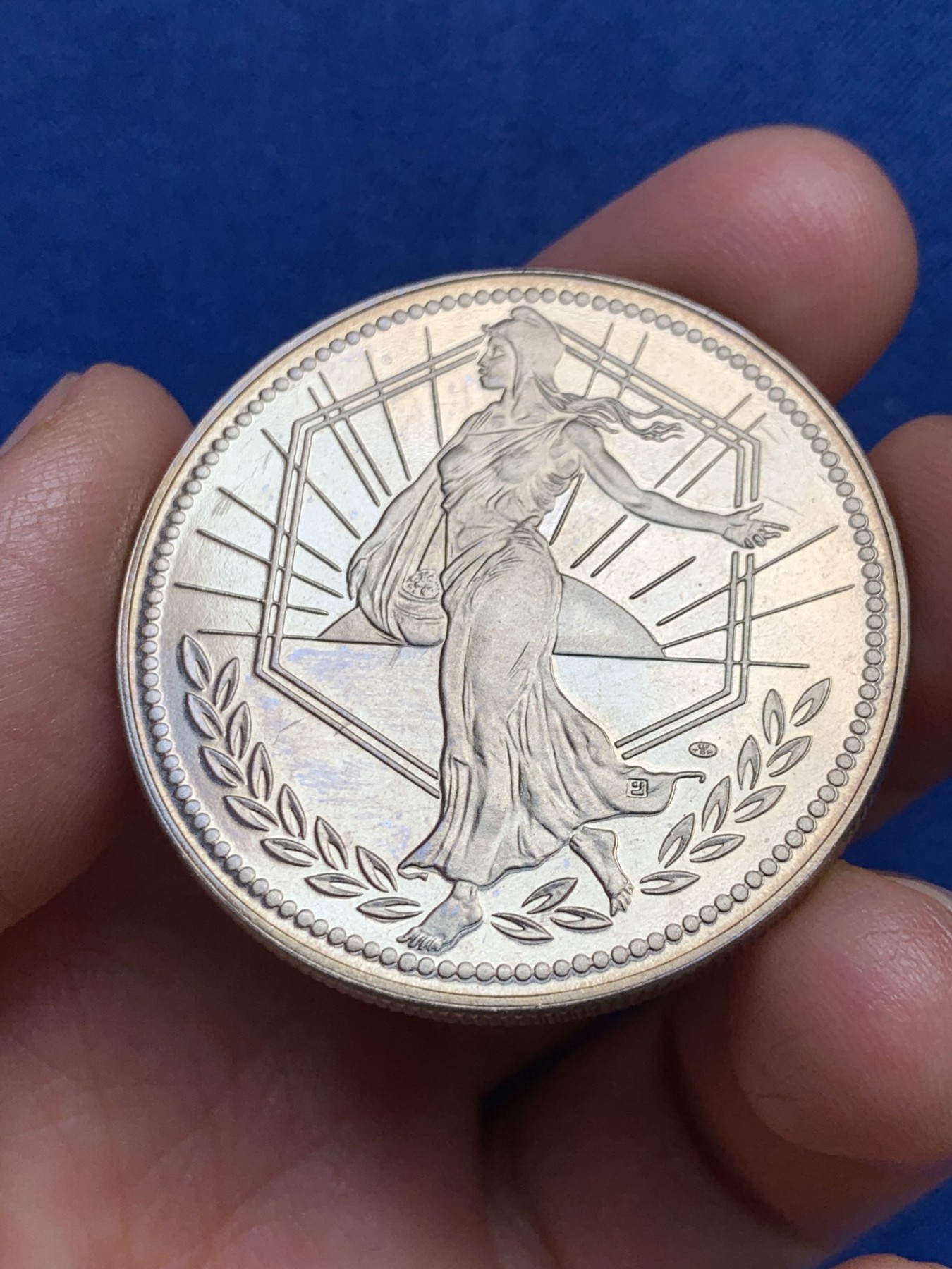 《竞宝斋》第240场-周日，周一 年终尾场 (全场包邮) 法国2001年播种纪念币 带样币刻字