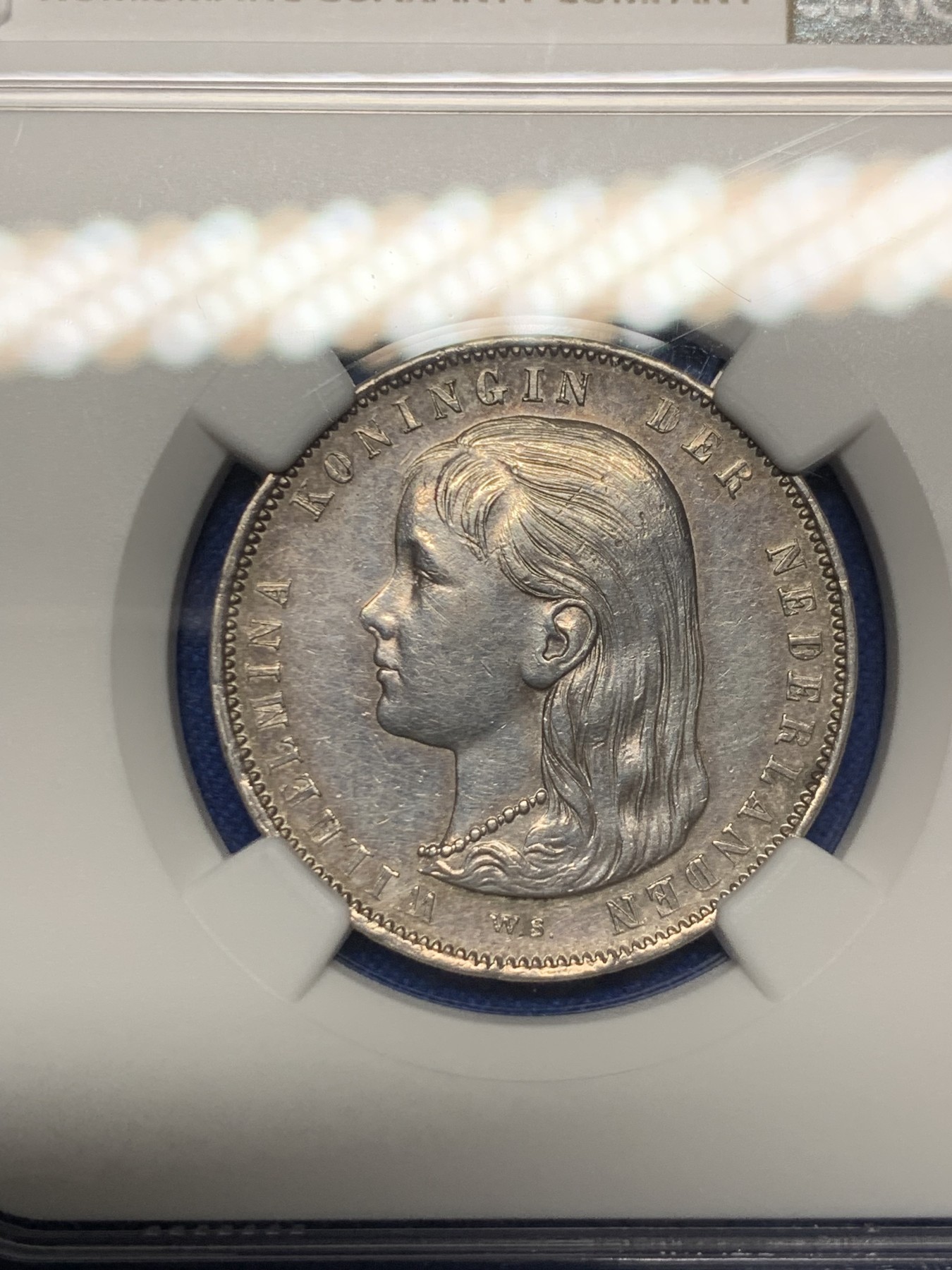 《竞宝斋》第240场-周日，周一 年终尾场 (全场包邮) NGC-AUD 荷兰 1892 威廉敏娜1盾银币 小萝莉 热门品种