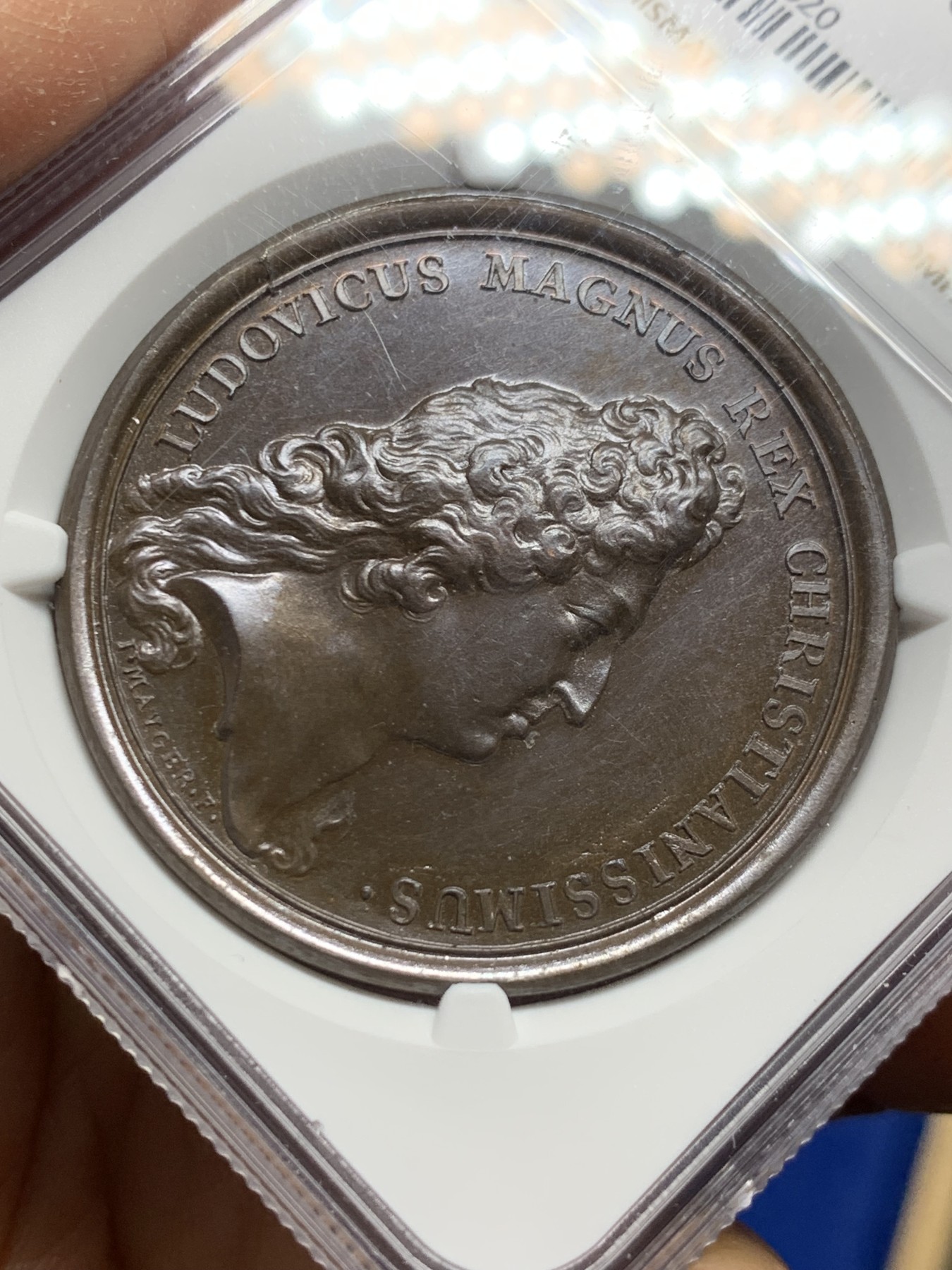 《竞宝斋》第240场-周日，周一 年终尾场 (全场包邮) 唯一冠军分 NGC MS65BN 法国1678年路易十四太阳王莱茵战役纪念大铜章