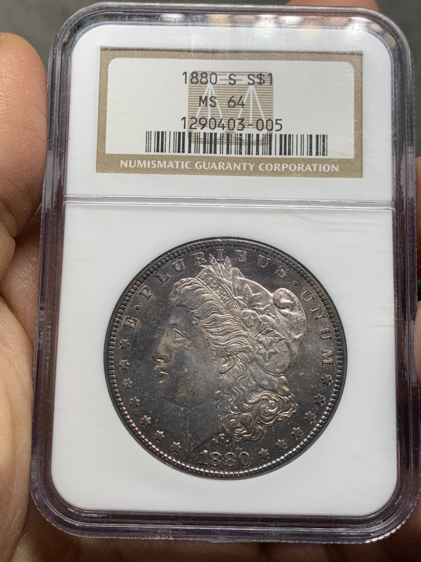 《竞宝斋》第240场-周日，周一 年终尾场 (全场包邮) NGC MS64 美国1880-S摩根银币 双面五彩 底板丝滑 经典老盒